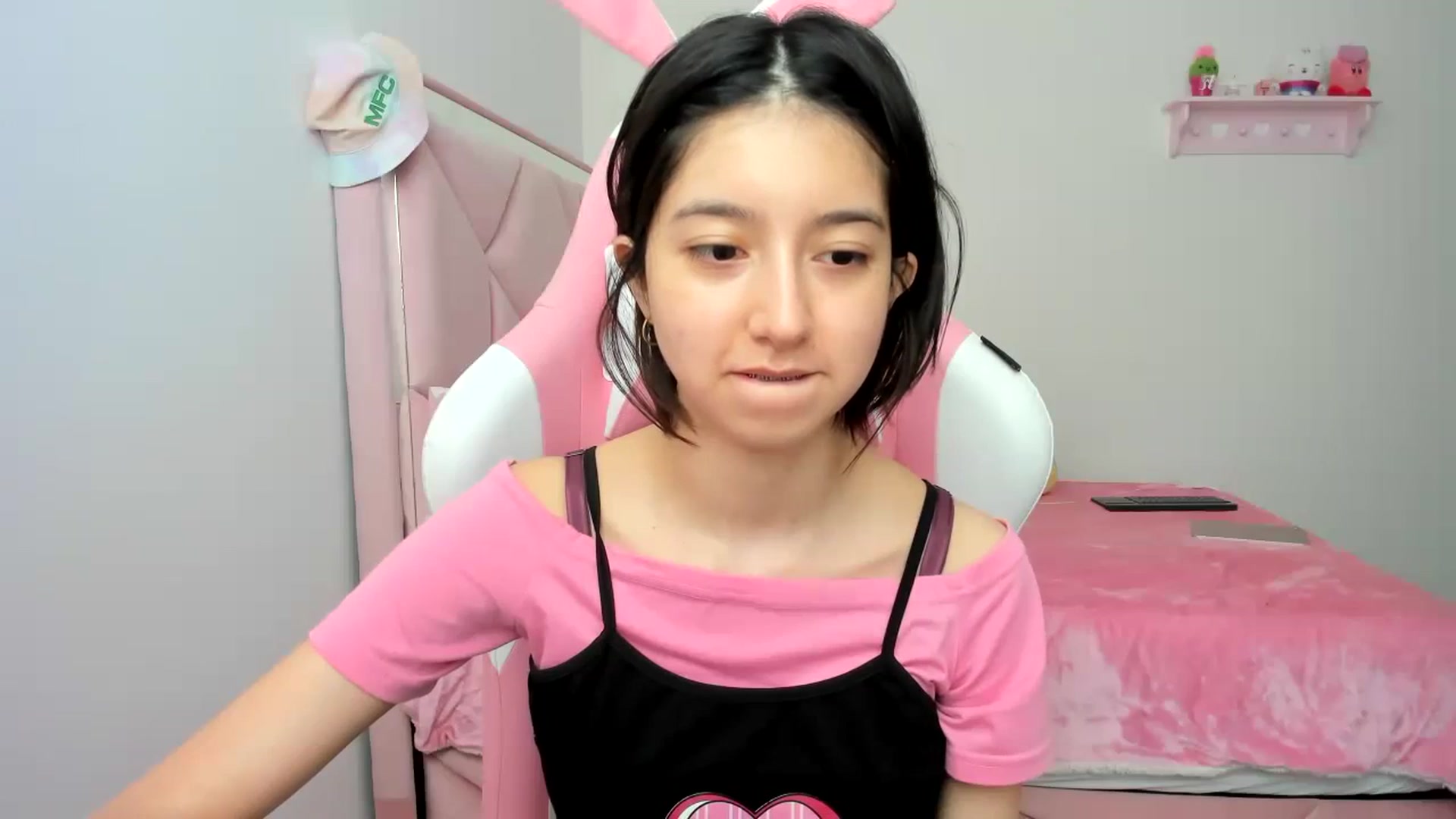 Gallery image thumbnail from Cherrycute666's myfreecams stream on, 01/10/2024, 20:32 image 13 of 20