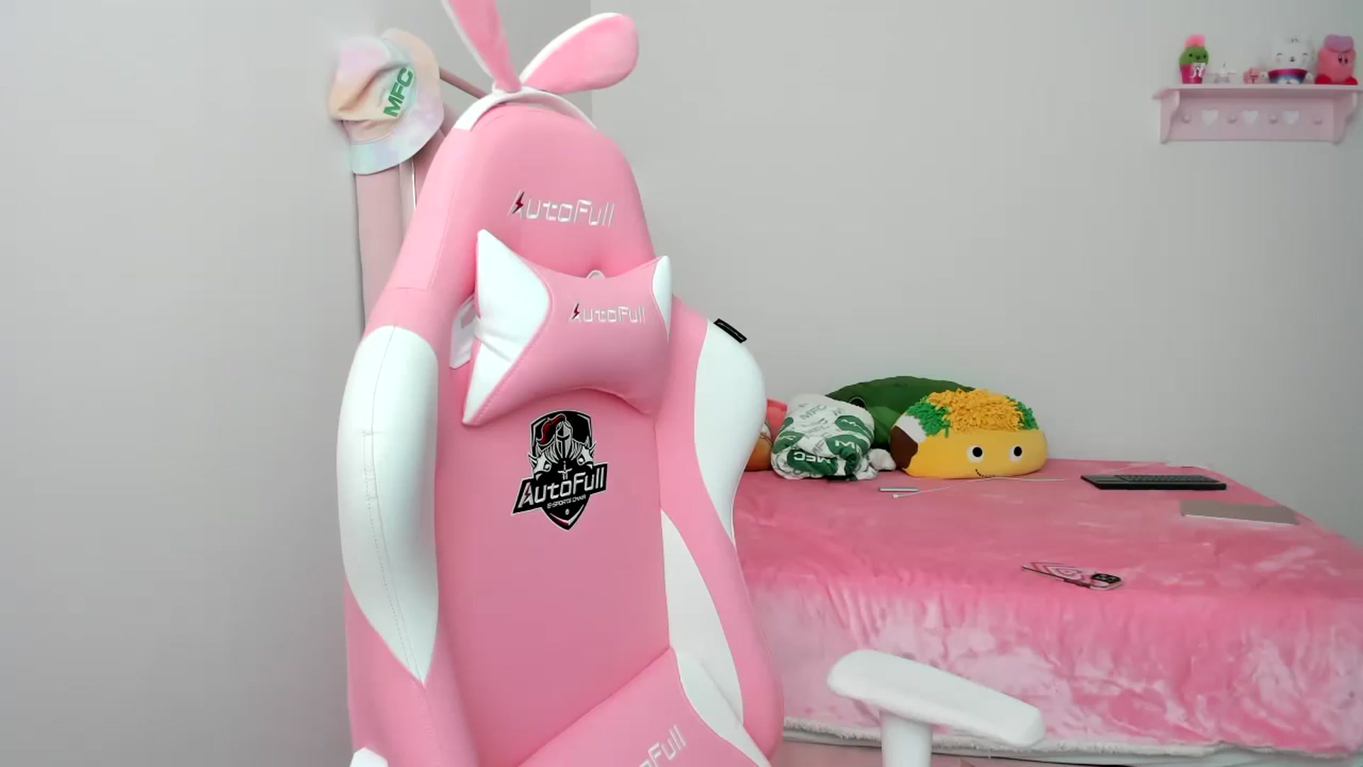 Gallery image thumbnail from Cherrycute666's myfreecams stream on, 01/10/2024, 20:32 image 1 of 20