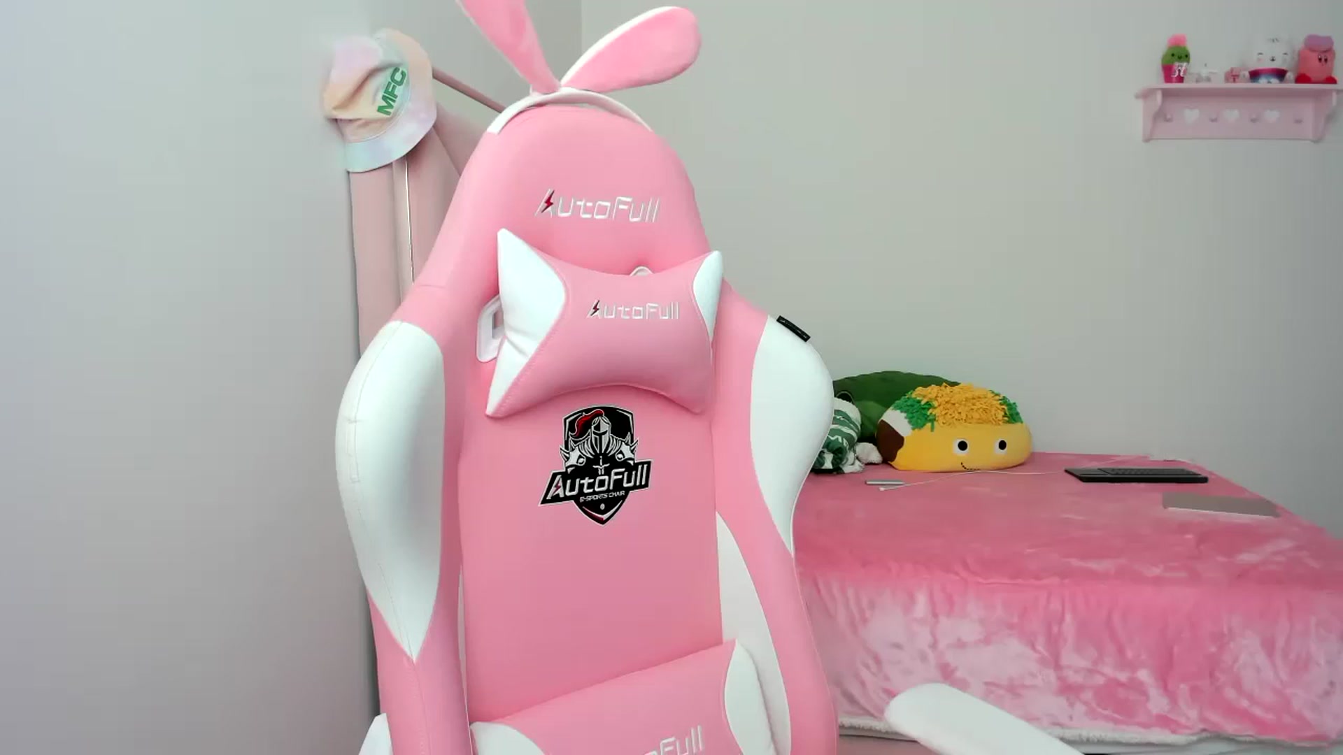 Gallery image thumbnail from Cherrycute666's myfreecams stream on, 01/10/2024, 20:32 image 4 of 20