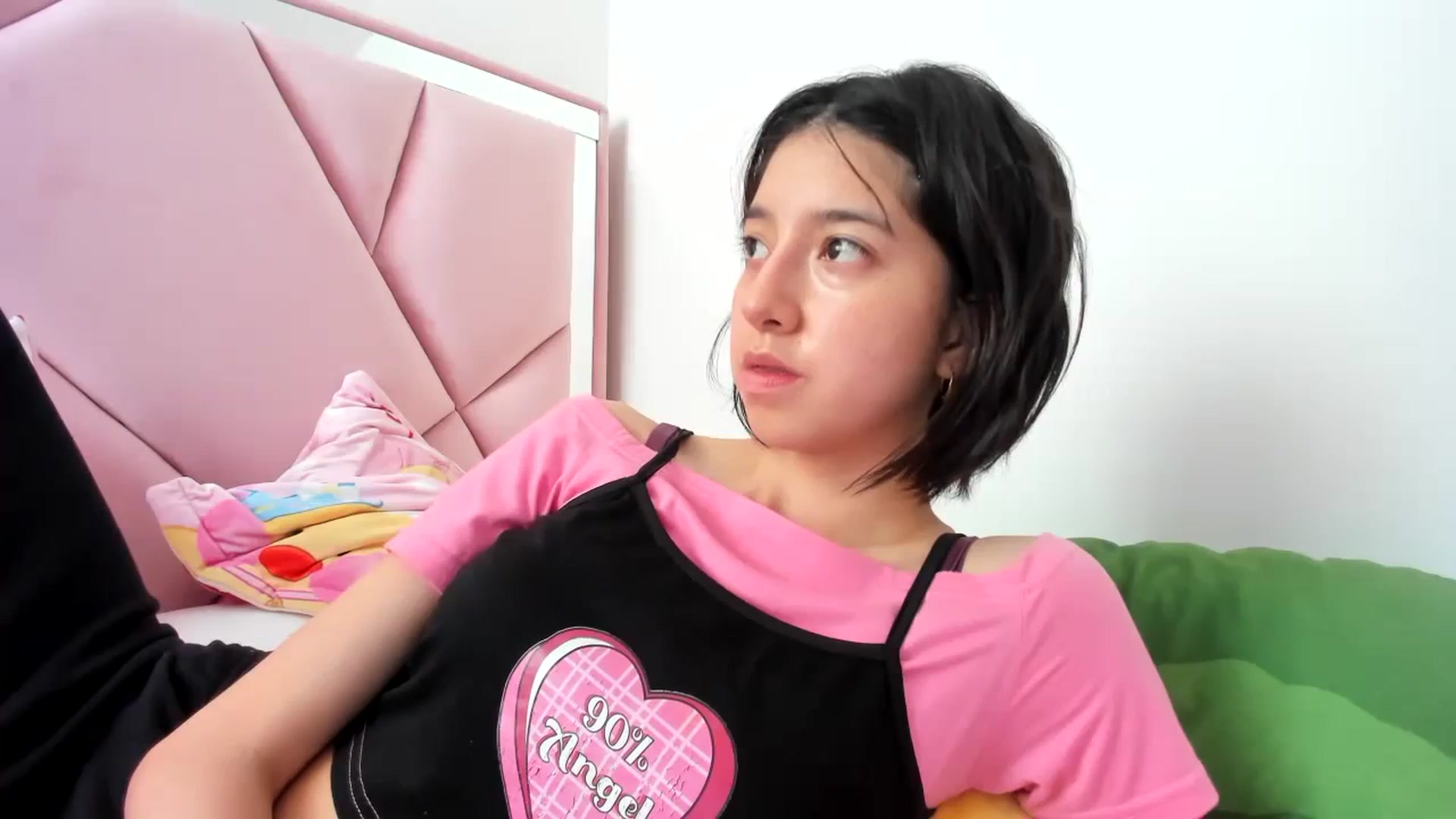 Gallery image thumbnail from Cherrycute666's myfreecams stream on, 01/10/2024, 20:32 image 17 of 20