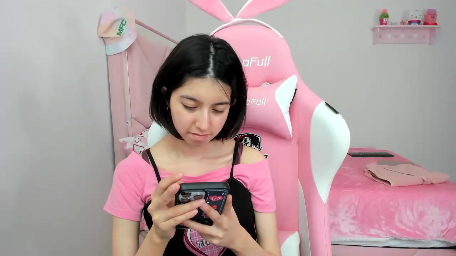 Gallery image thumbnail from Cherrycute666's myfreecams stream on, 01/10/2024, 22:52 image 20 of 20