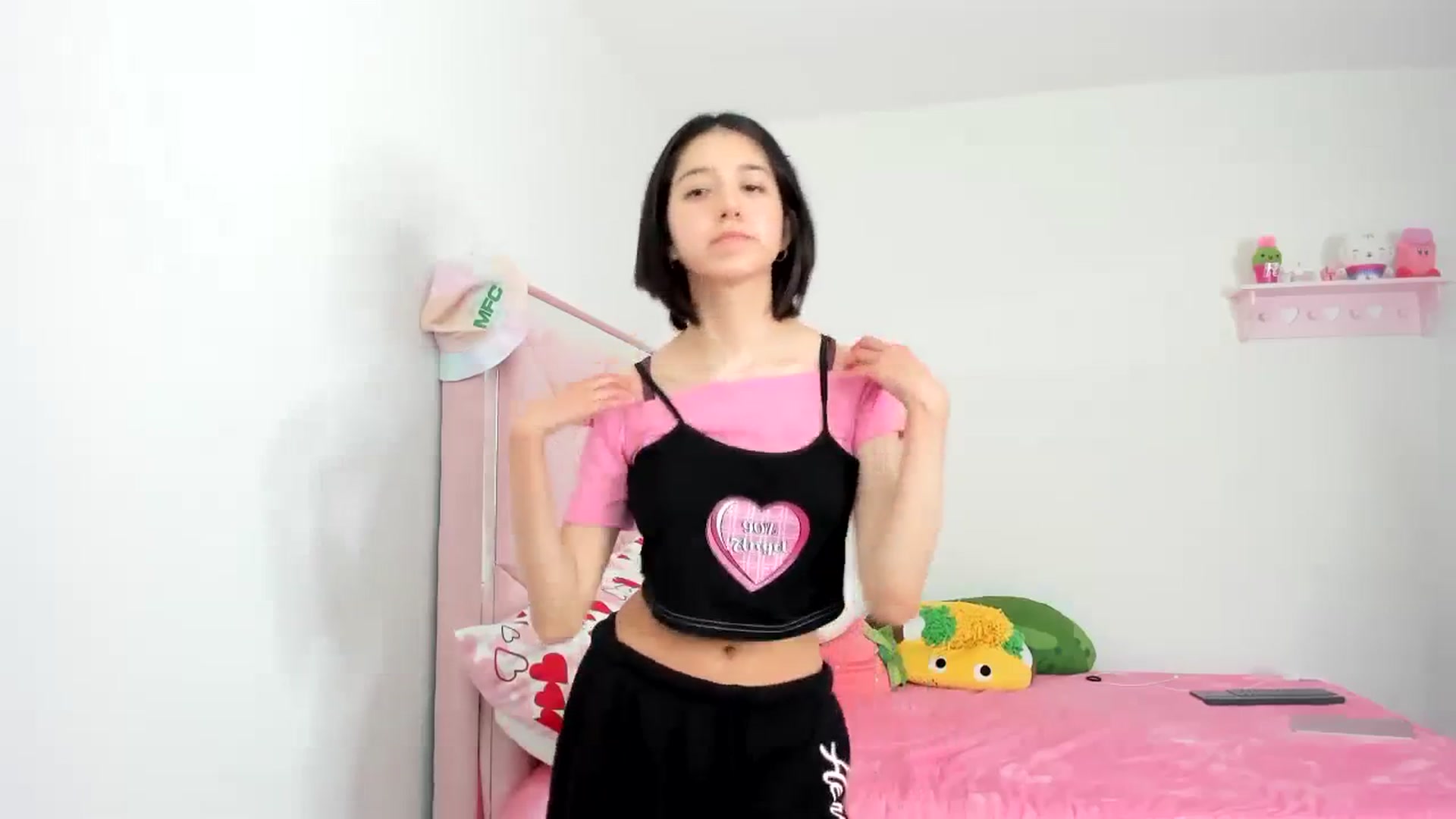 Gallery image thumbnail from Cherrycute666's myfreecams stream on, 01/10/2024, 22:52 image 16 of 20