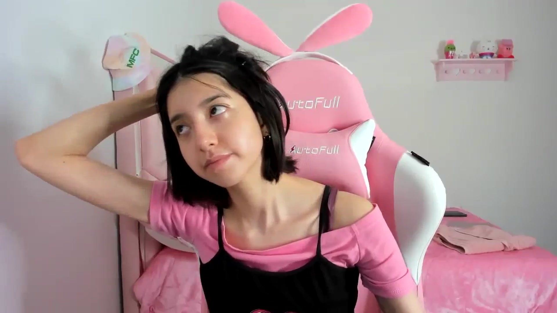 Gallery image thumbnail from Cherrycute666's myfreecams stream on, 01/11/2024, 24:55 image 14 of 20