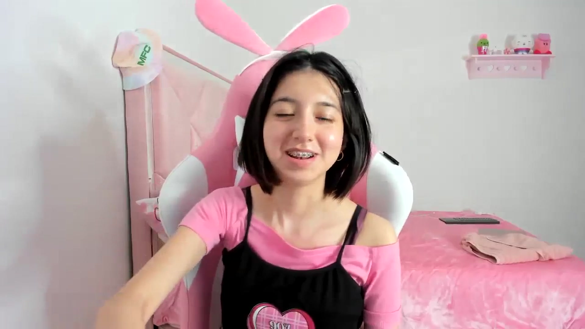 Gallery image thumbnail from Cherrycute666's myfreecams stream on, 01/11/2024, 24:55 image 18 of 20