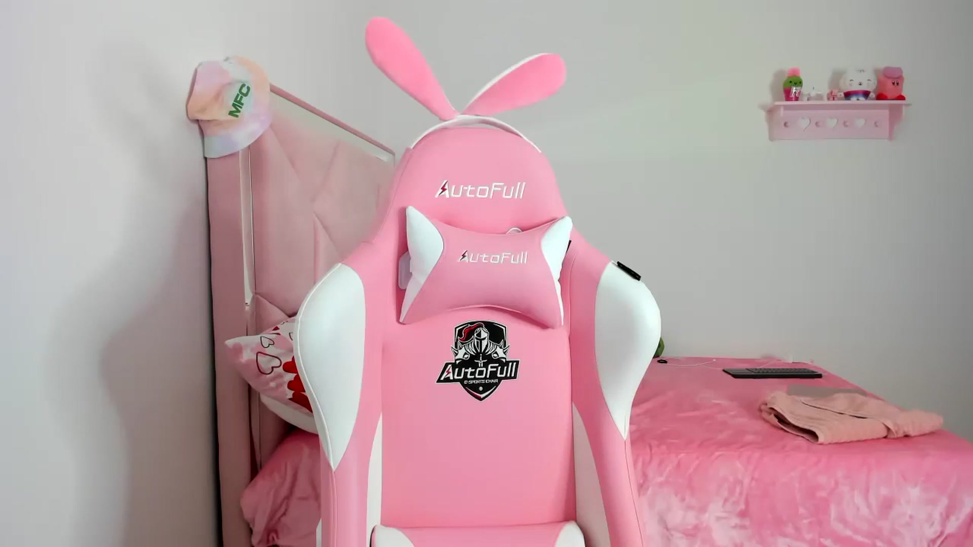 Gallery image thumbnail from Cherrycute666's myfreecams stream on, 01/11/2024, 24:55 image 2 of 20
