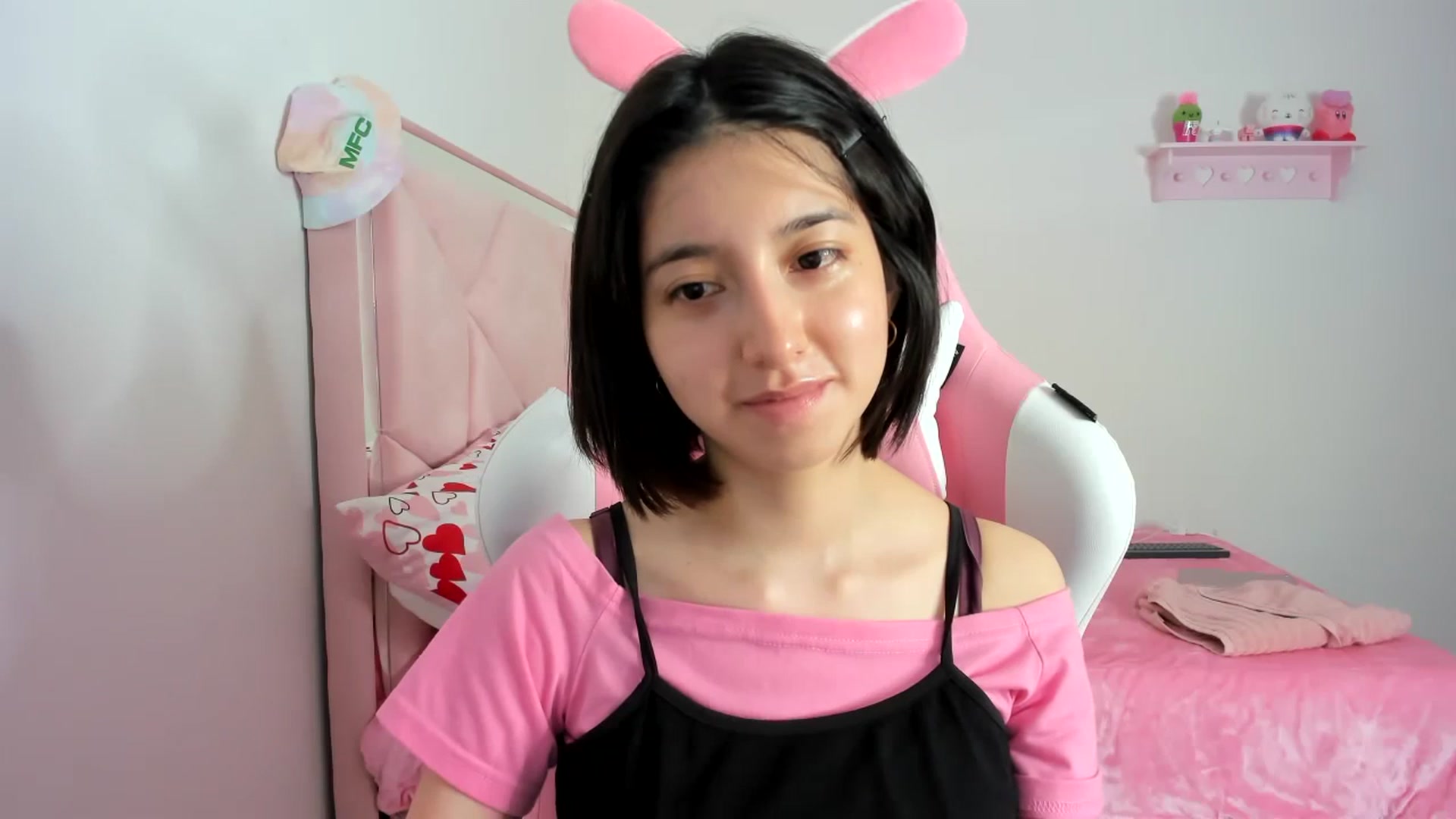 Gallery image thumbnail from Cherrycute666's myfreecams stream on, 01/11/2024, 24:55 image 7 of 20