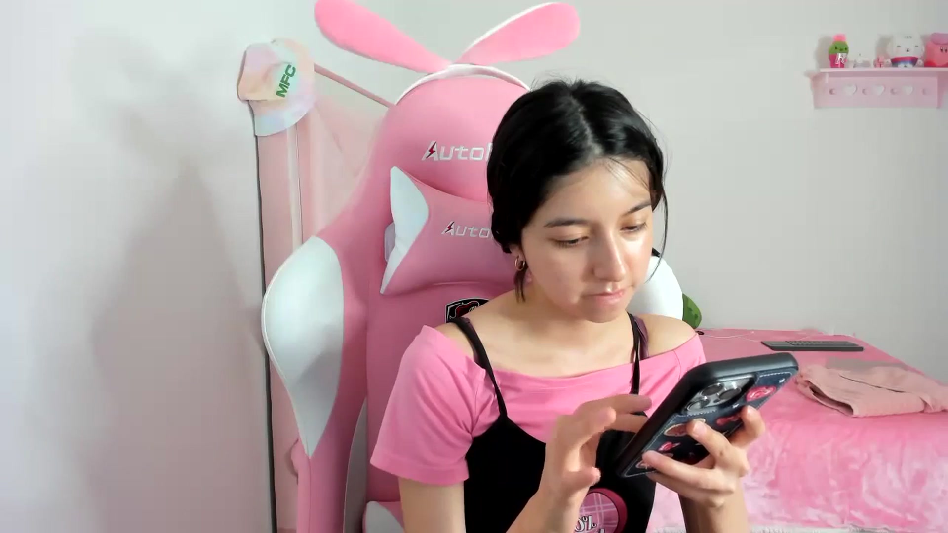 Gallery image thumbnail from Cherrycute666's myfreecams stream on, 01/11/2024, 03:00 image 19 of 20