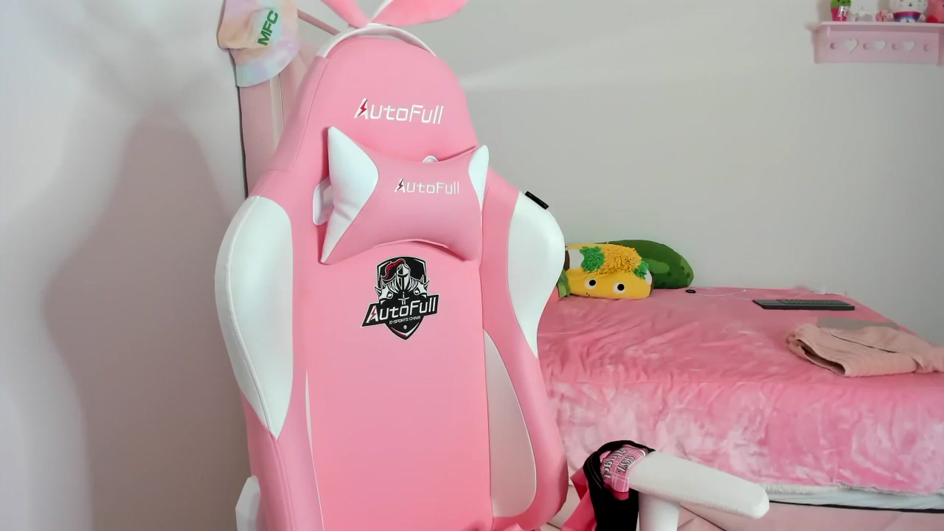 Gallery image thumbnail from Cherrycute666's myfreecams stream on, 01/11/2024, 03:00 image 4 of 20