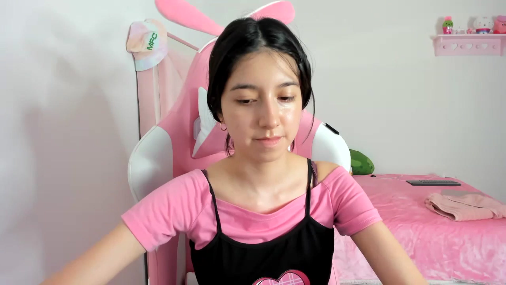 Gallery image thumbnail from Cherrycute666's myfreecams stream on, 01/11/2024, 03:00 image 20 of 20