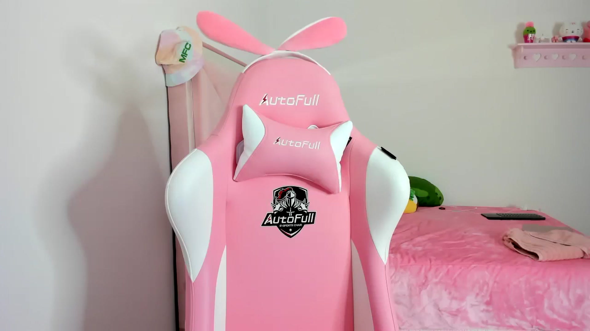 Gallery image thumbnail from Cherrycute666's myfreecams stream on, 01/11/2024, 03:00 image 15 of 20