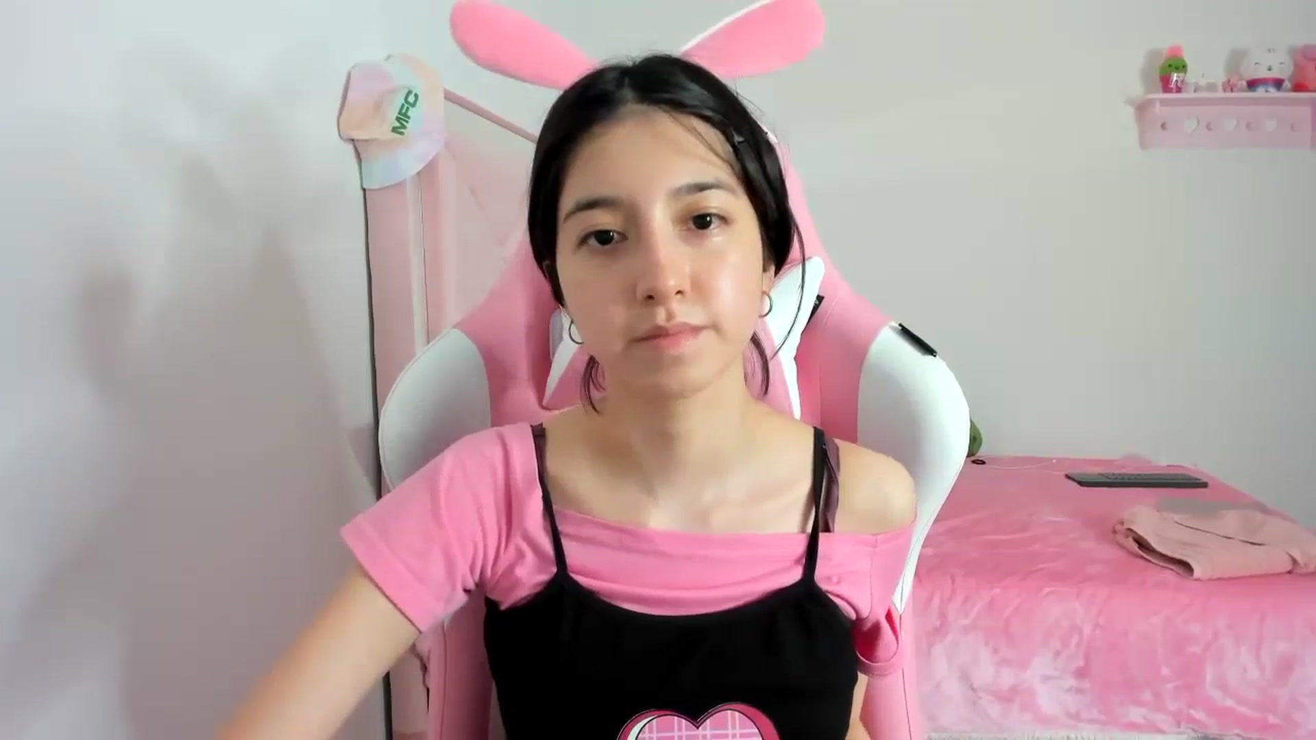 Gallery image thumbnail from Cherrycute666's myfreecams stream on, 01/11/2024, 03:00 image 16 of 20