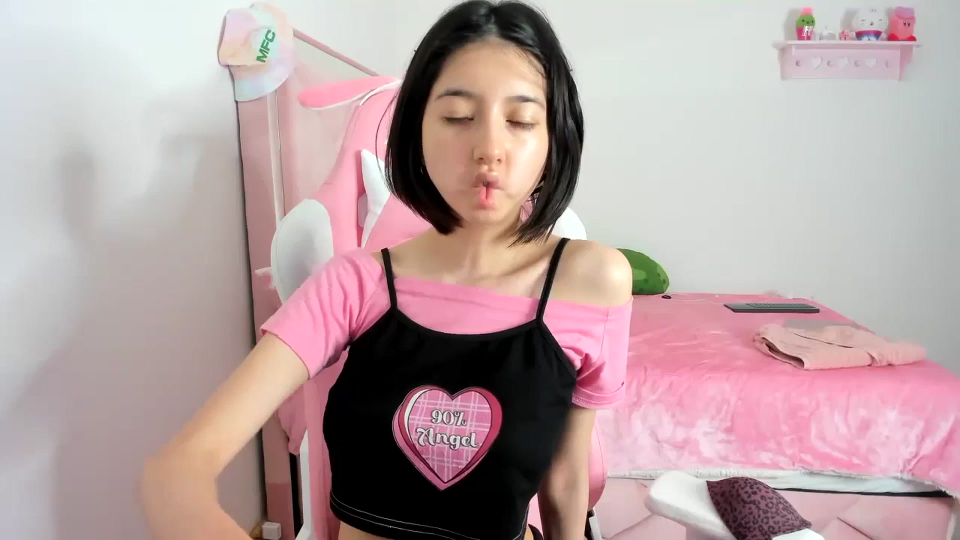Gallery image thumbnail from Cherrycute666's myfreecams stream on, 01/11/2024, 03:56 image 17 of 20