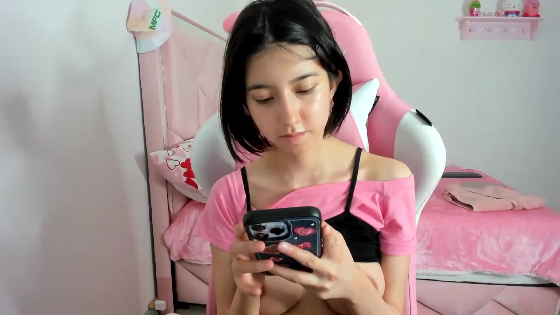 Gallery image thumbnail from Cherrycute666's myfreecams stream on, 01/11/2024, 03:56 image 6 of 20