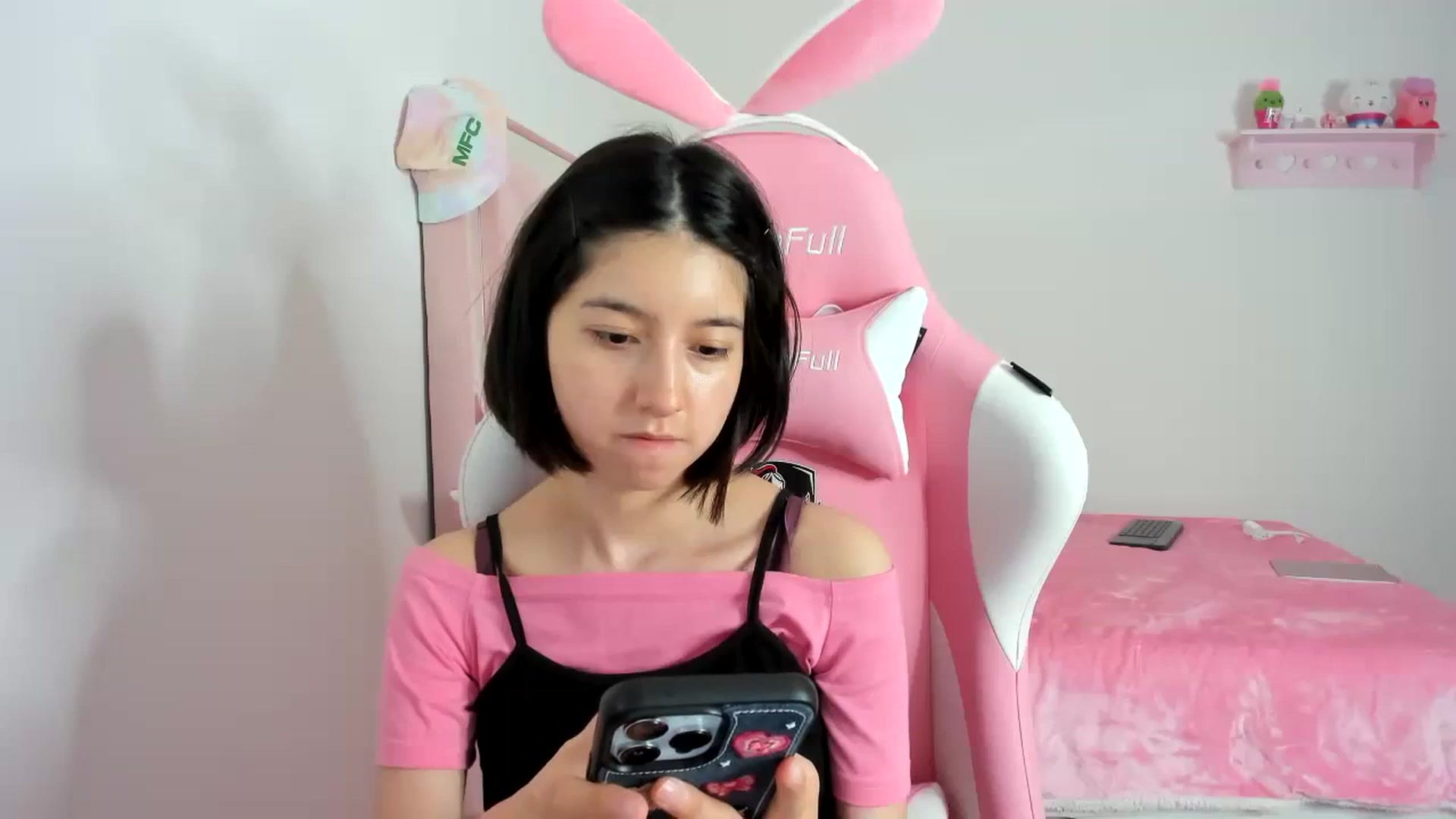 Gallery image thumbnail from Cherrycute666's myfreecams stream on, 01/11/2024, 09:45 image 16 of 20