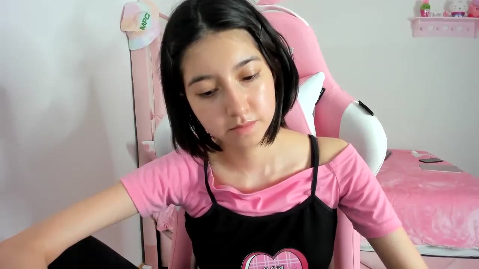 Gallery image thumbnail from Cherrycute666's myfreecams stream on, 01/11/2024, 09:45 image 3 of 20