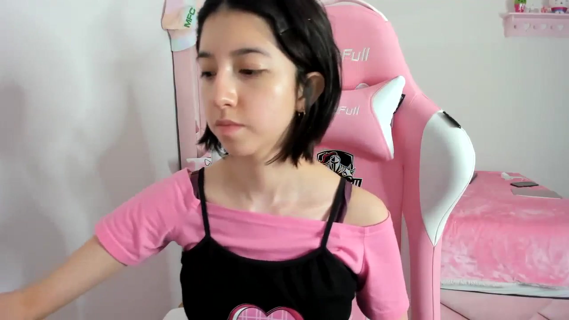Gallery image thumbnail from Cherrycute666's myfreecams stream on, 01/11/2024, 09:45 image 8 of 20