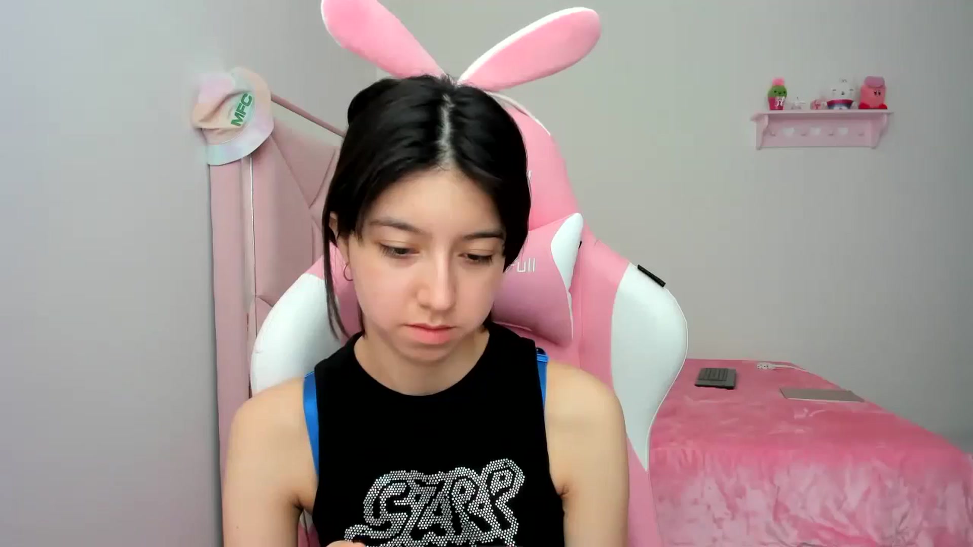 Gallery image thumbnail from Cherrycute666's myfreecams stream on, 01/11/2024, 22:20 image 3 of 20