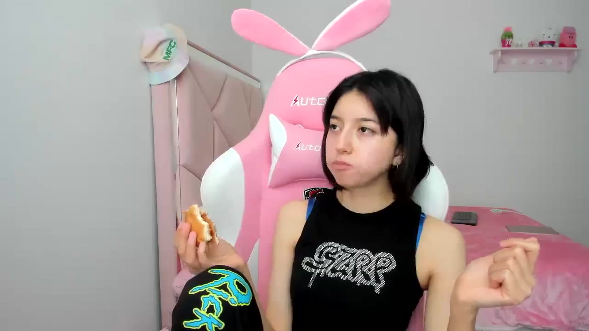 Gallery image thumbnail from Cherrycute666's myfreecams stream on, 01/11/2024, 22:53 image 6 of 20