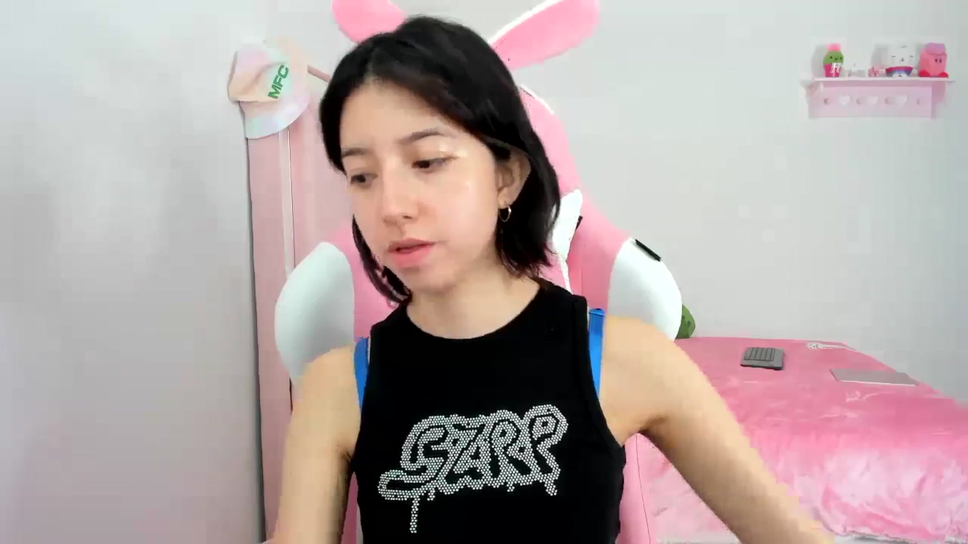 Gallery image thumbnail from Cherrycute666's myfreecams stream on, 01/11/2024, 22:53 image 14 of 20