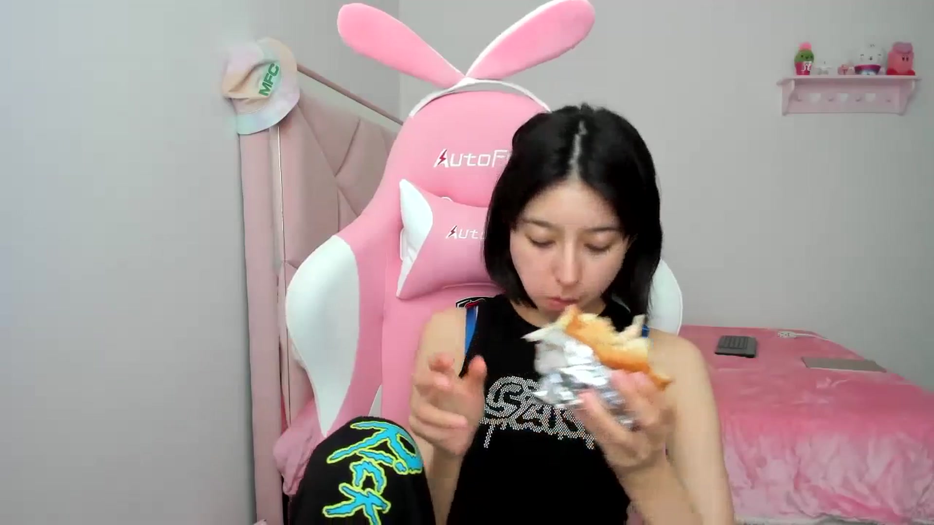 Gallery image thumbnail from Cherrycute666's myfreecams stream on, 01/11/2024, 22:53 image 3 of 20