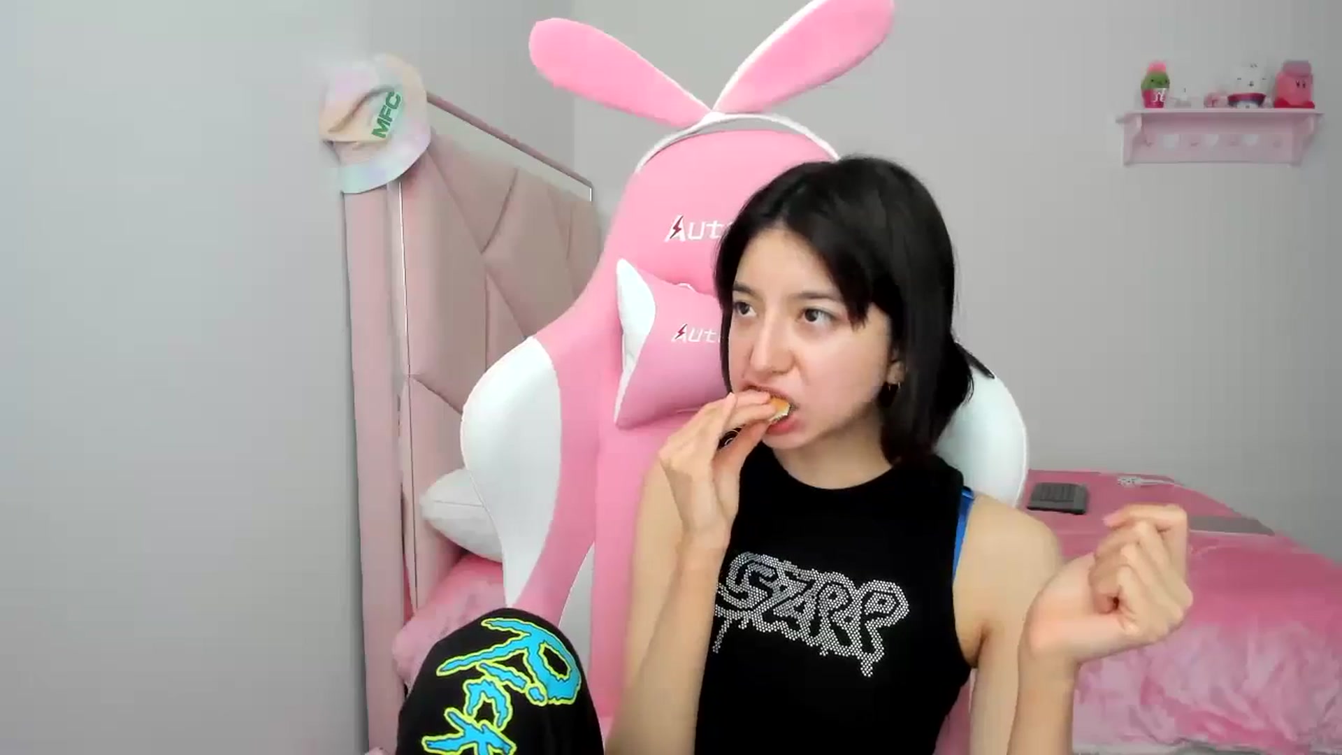 Gallery image thumbnail from Cherrycute666's myfreecams stream on, 01/11/2024, 22:53 image 7 of 20