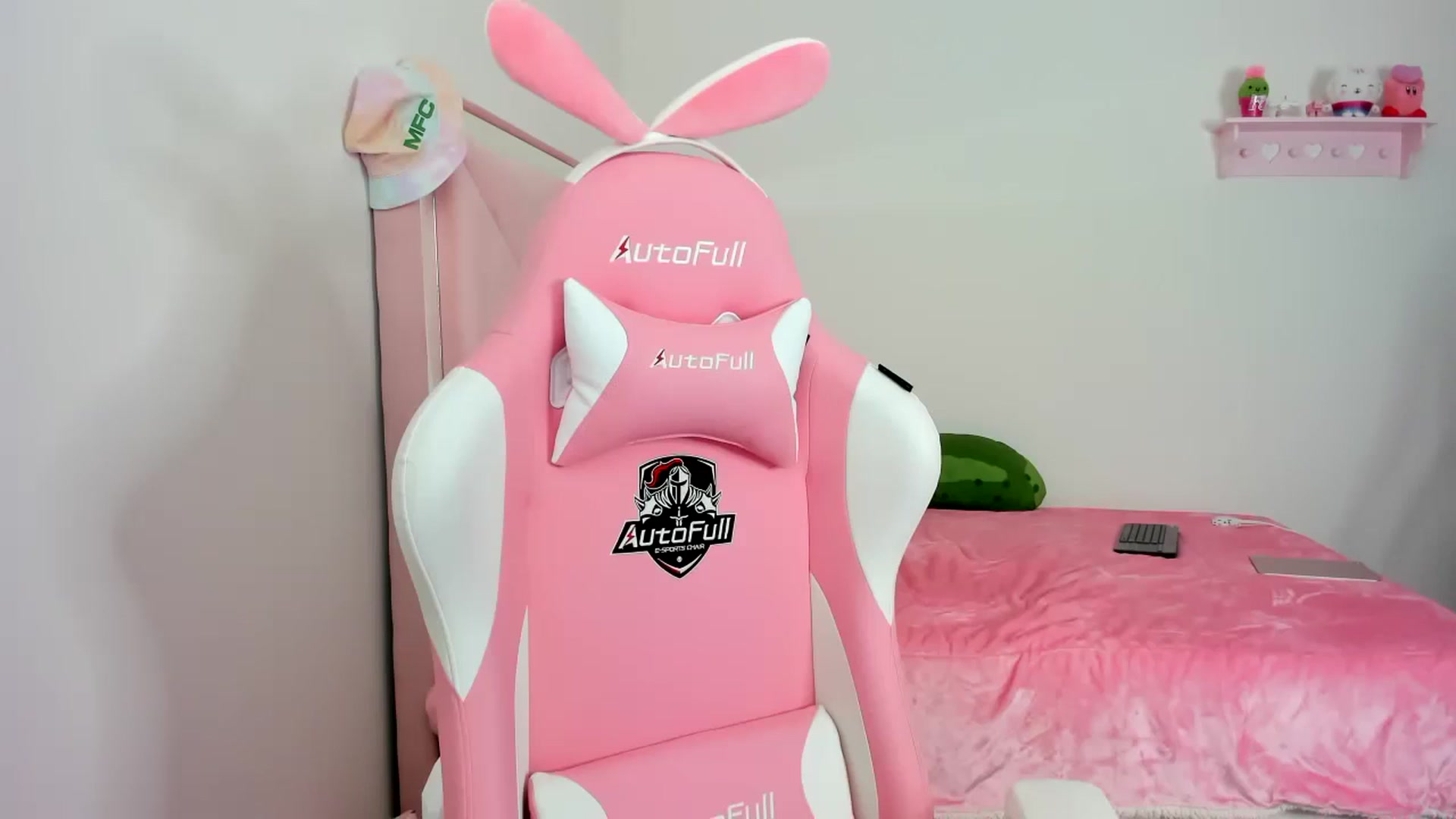 Gallery image thumbnail from Cherrycute666's myfreecams stream on, 01/11/2024, 22:53 image 13 of 20