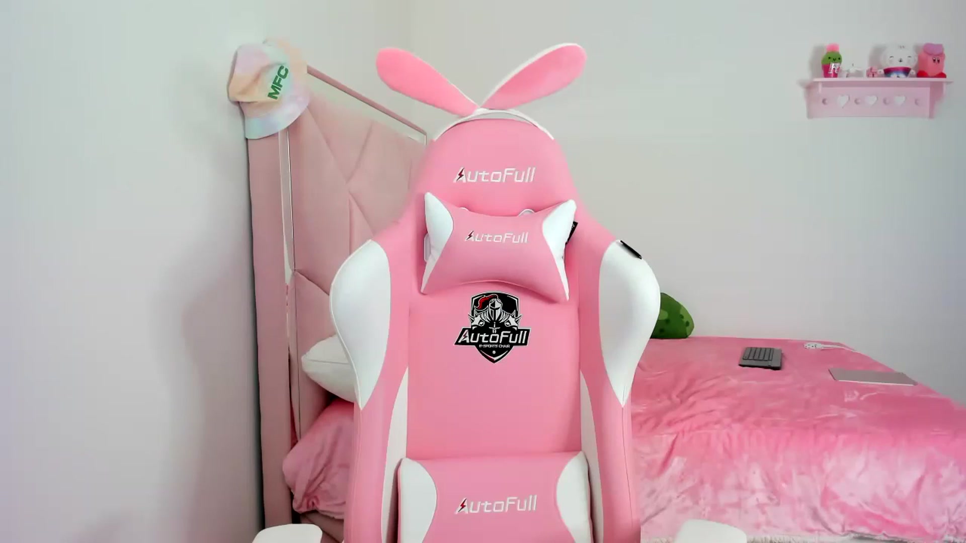 Gallery image thumbnail from Cherrycute666's myfreecams stream on, 01/11/2024, 22:53 image 9 of 20