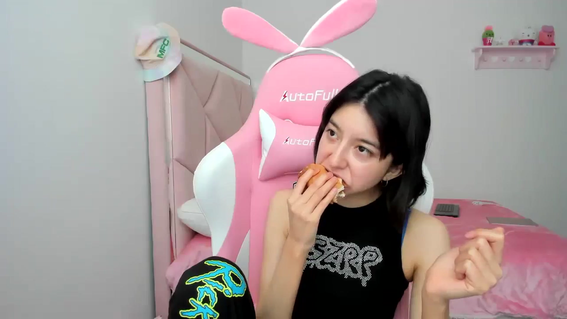 Gallery image thumbnail from Cherrycute666's myfreecams stream on, 01/11/2024, 22:53 image 5 of 20