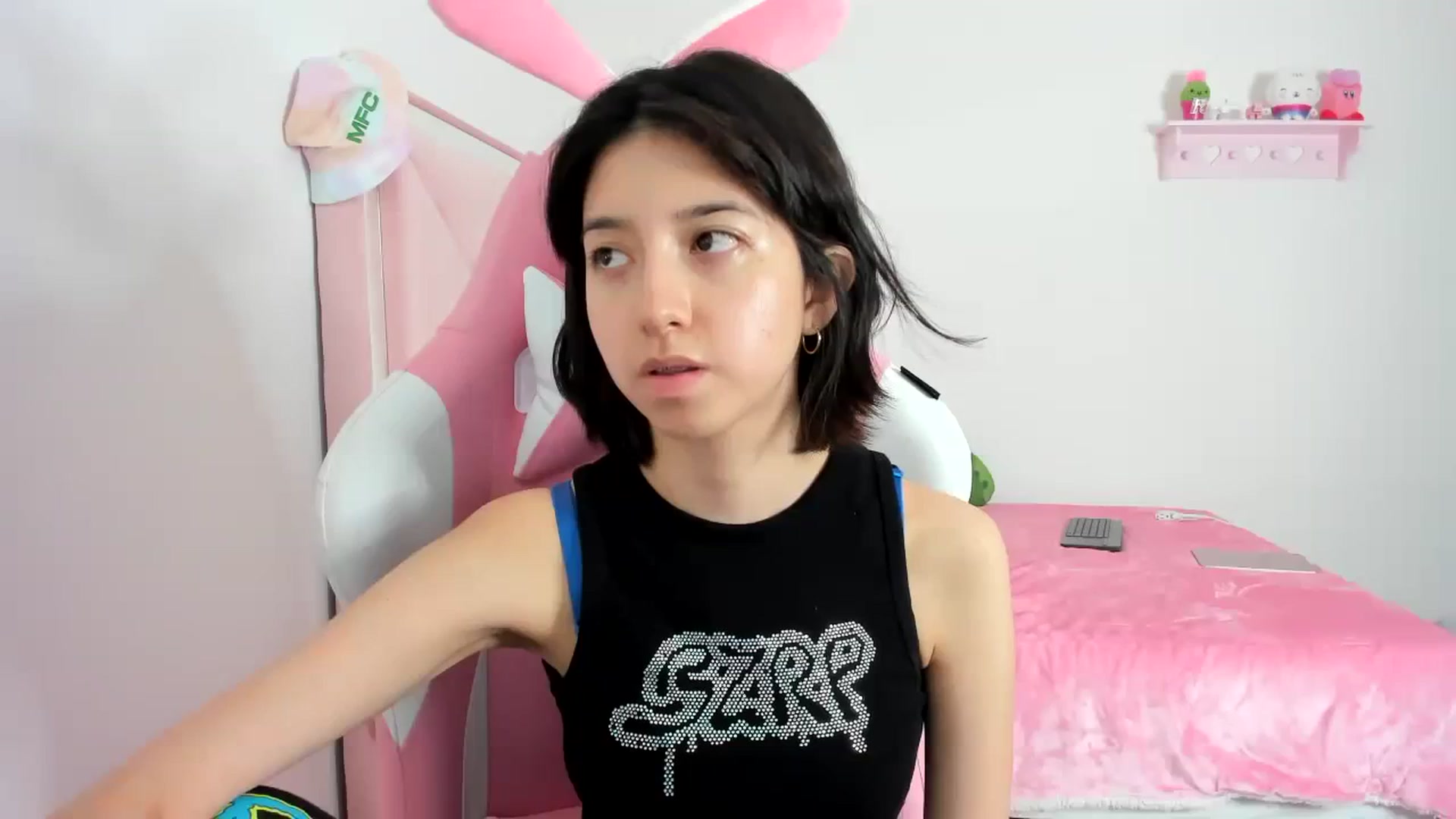 Gallery image thumbnail from Cherrycute666's myfreecams stream on, 01/11/2024, 23:46 image 6 of 20