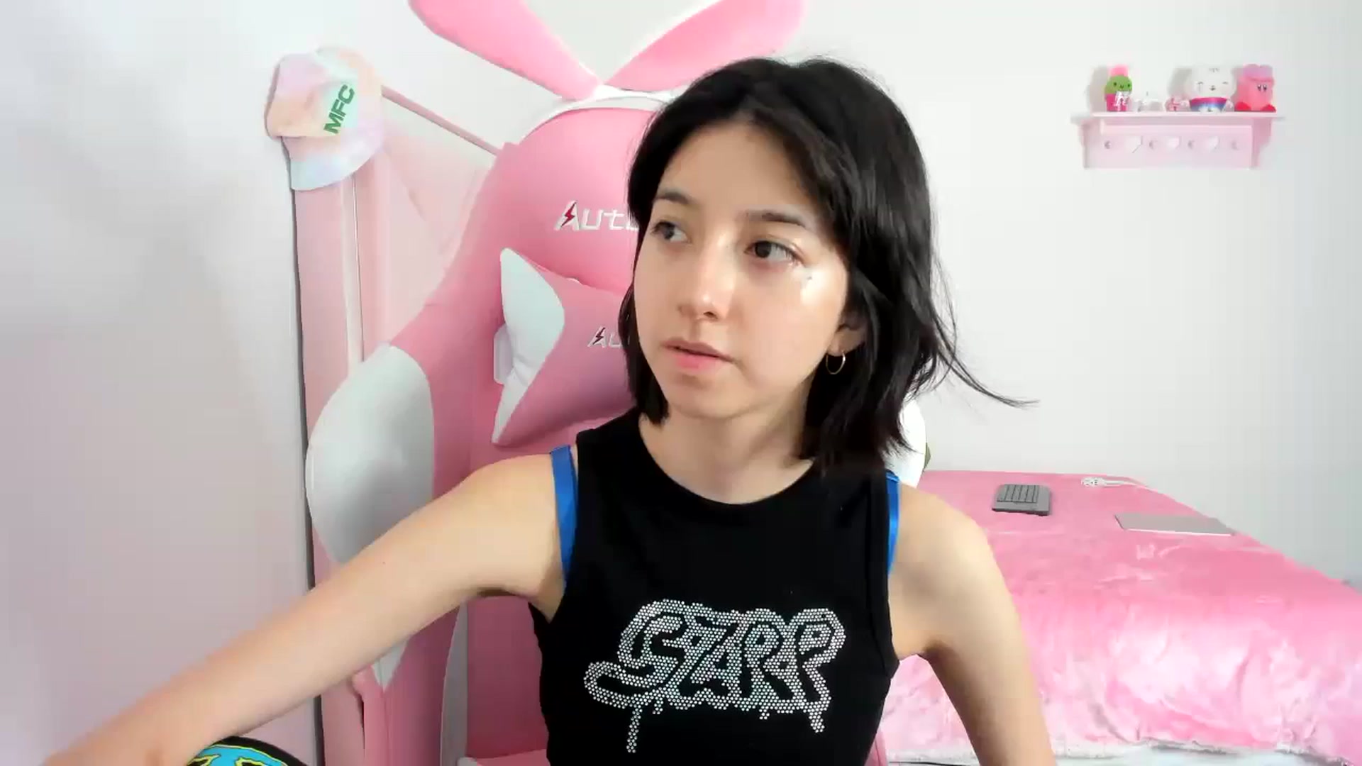 Gallery image thumbnail from Cherrycute666's myfreecams stream on, 01/11/2024, 23:46 image 14 of 20