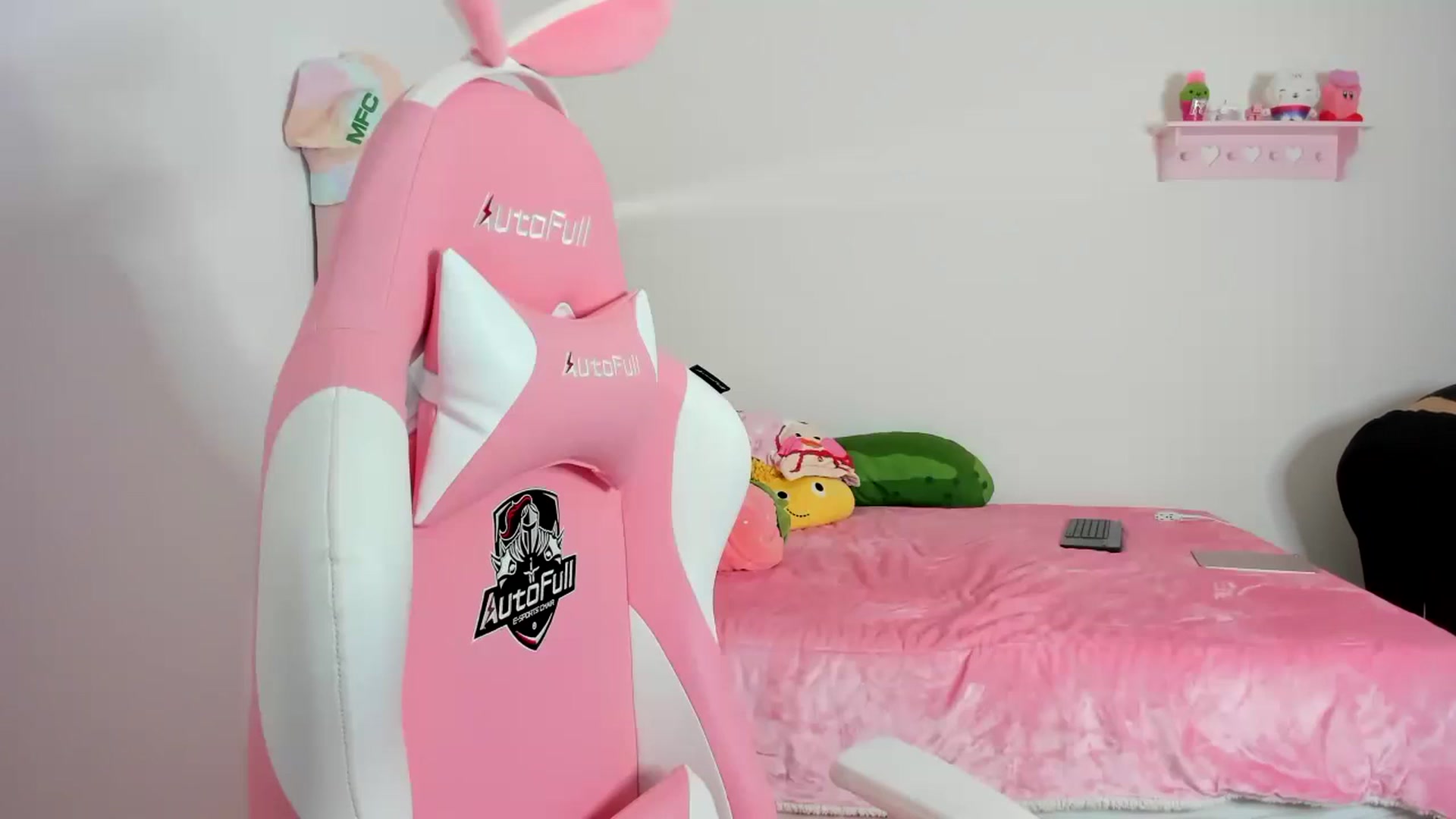 Gallery image thumbnail from Cherrycute666's myfreecams stream on, 01/11/2024, 23:46 image 2 of 20