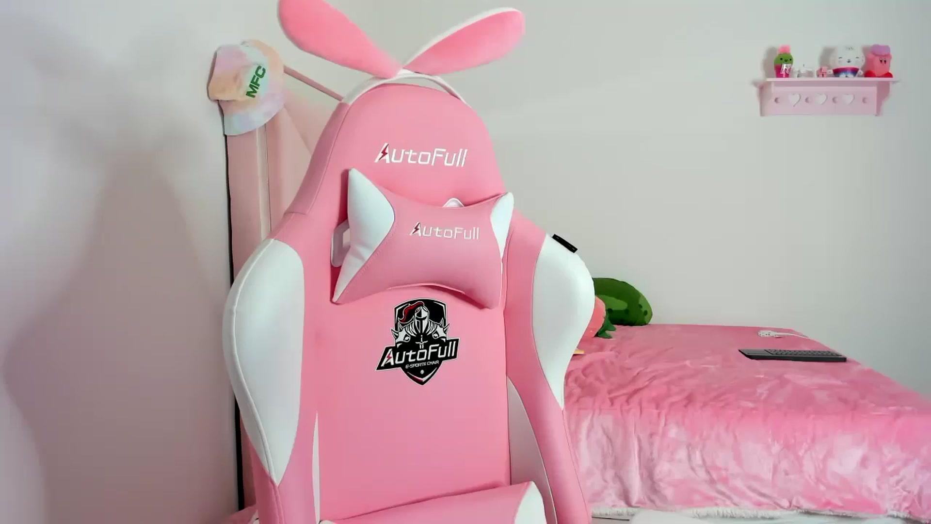 Gallery image thumbnail from Cherrycute666's myfreecams stream on, 01/12/2024, 09:13 image 19 of 20