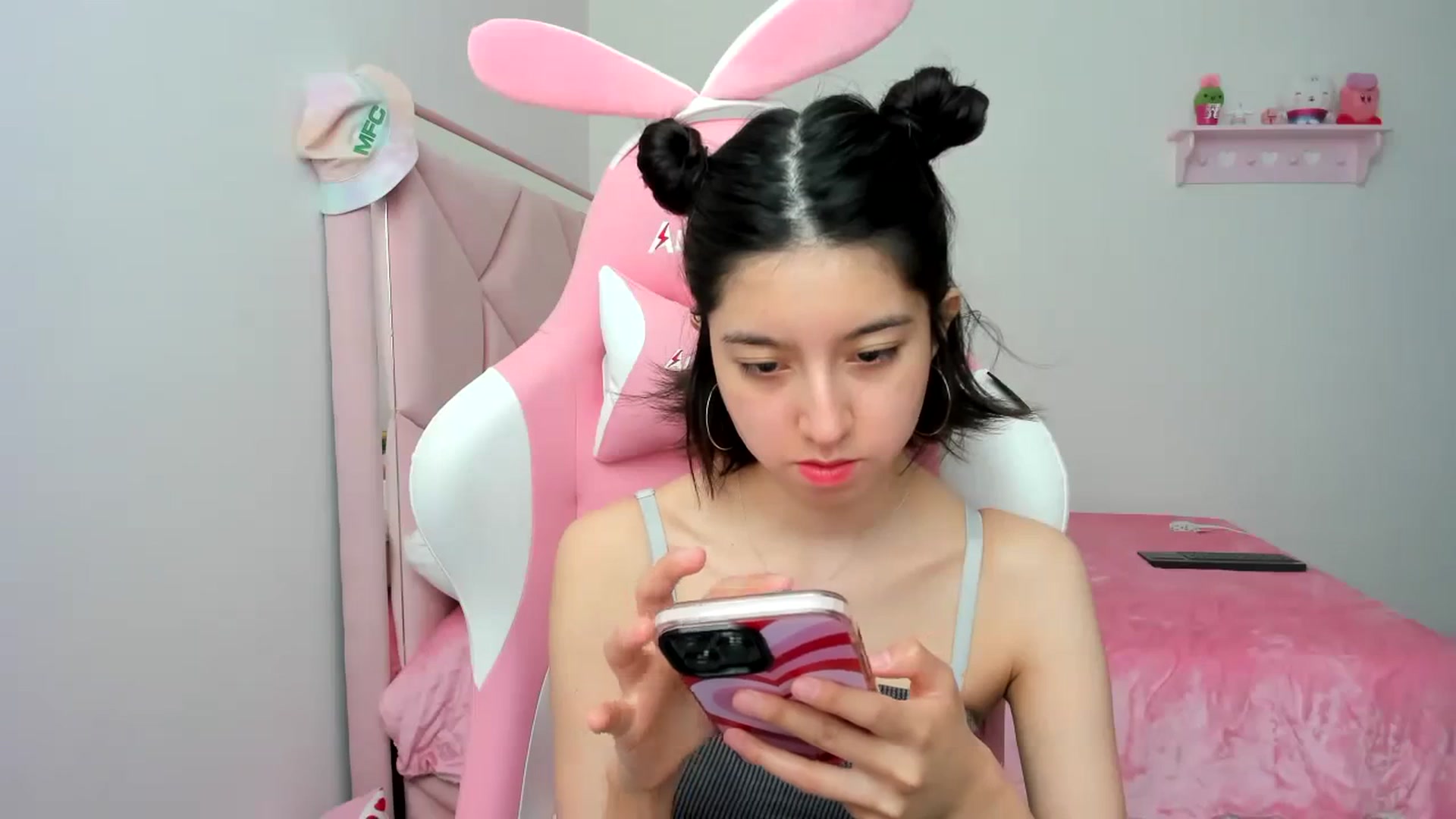 Gallery image thumbnail from Cherrycute666's myfreecams stream on, 01/12/2024, 21:03 image 10 of 20