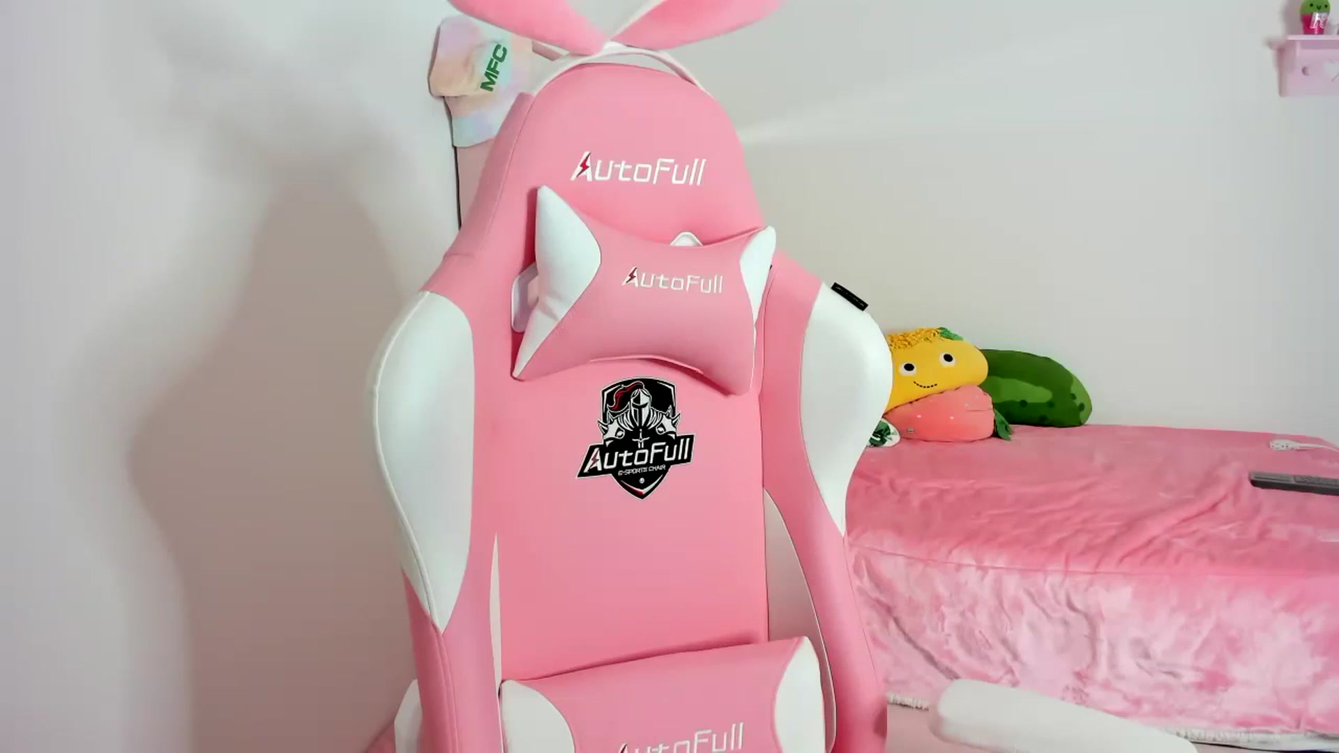 Gallery image thumbnail from Cherrycute666's myfreecams stream on, 01/13/2024, 02:18 image 17 of 20