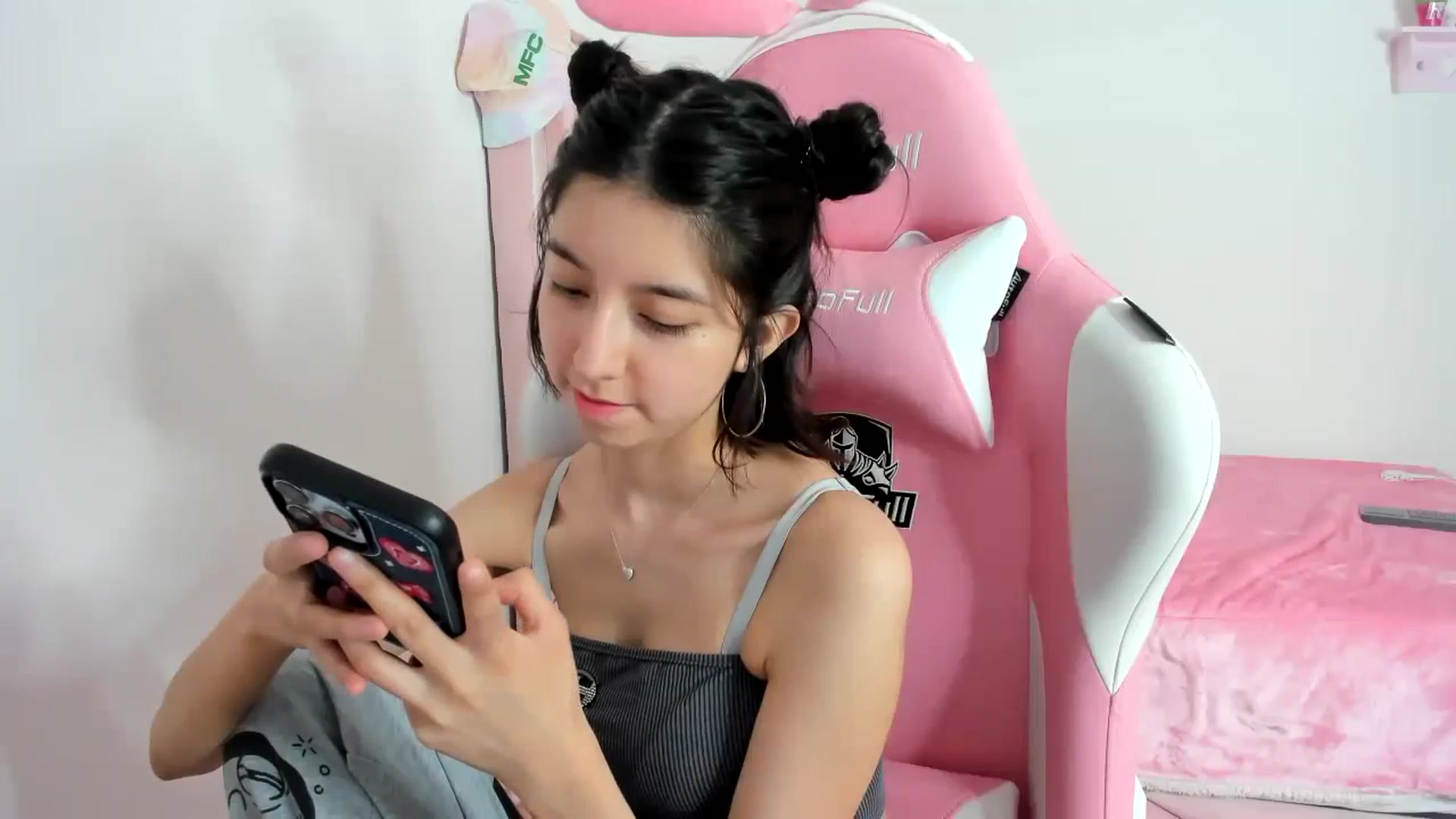 Gallery image thumbnail from Cherrycute666's myfreecams stream on, 01/13/2024, 02:18 image 7 of 20