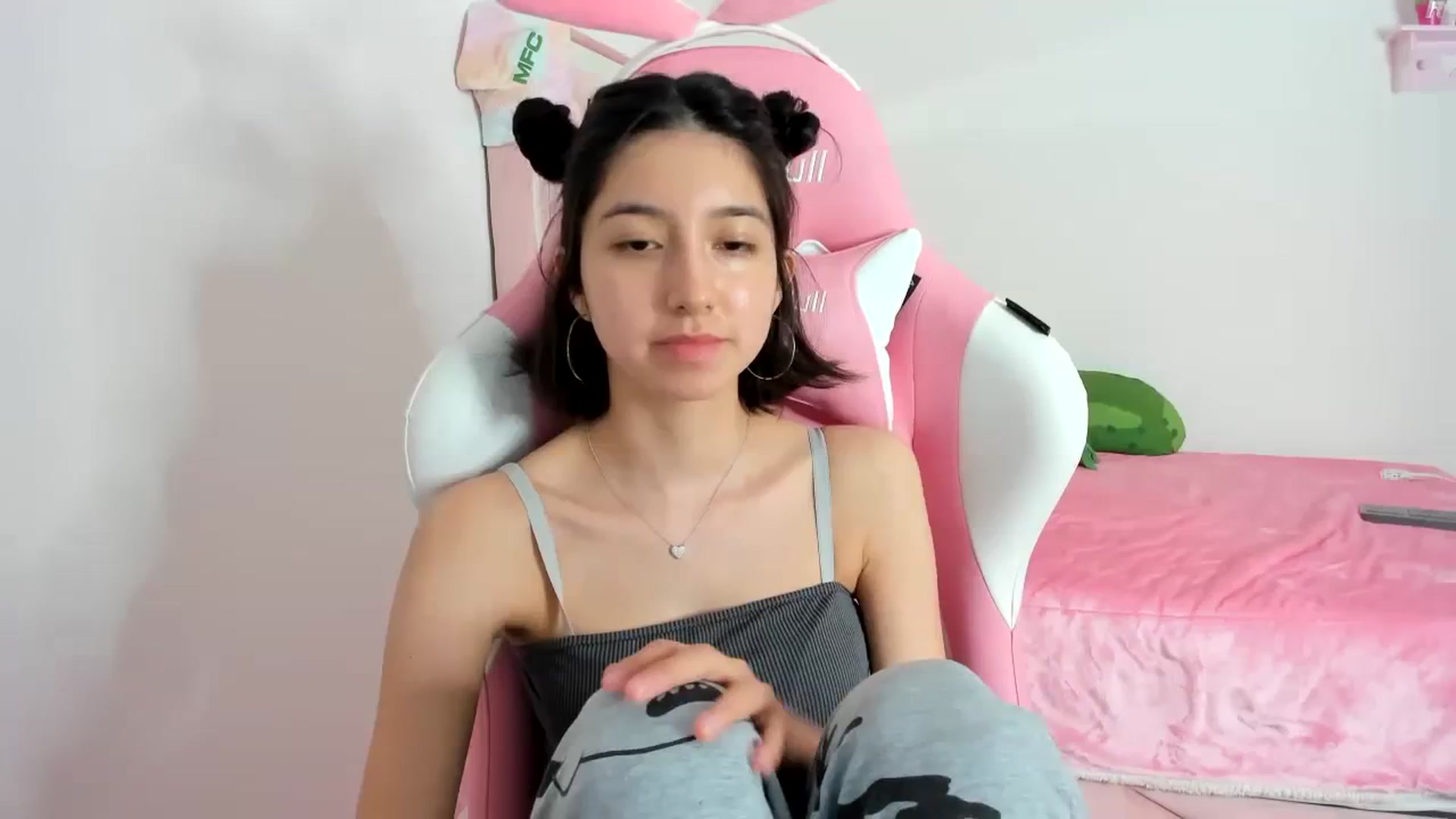 Gallery image thumbnail from Cherrycute666's myfreecams stream on, 01/13/2024, 02:18 image 4 of 20