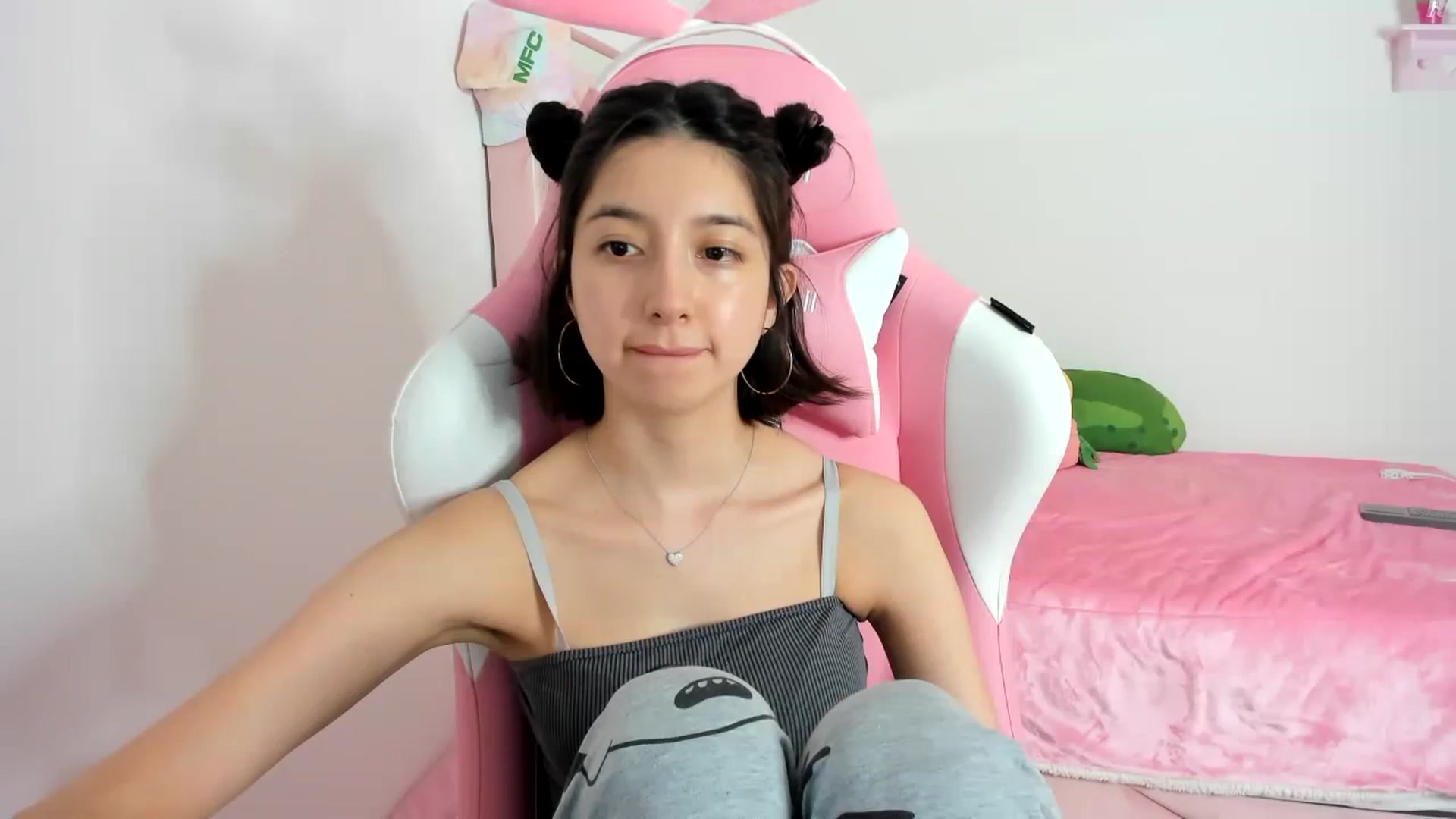 Gallery image thumbnail from Cherrycute666's myfreecams stream on, 01/13/2024, 02:18 image 6 of 20