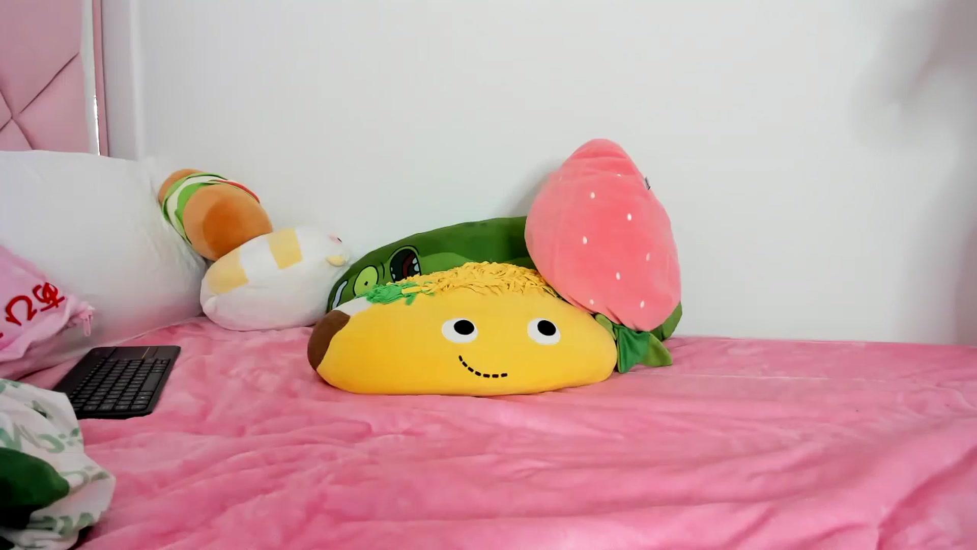 Gallery image thumbnail from Cherrycute666's myfreecams stream on, 01/13/2024, 06:05 image 11 of 20
