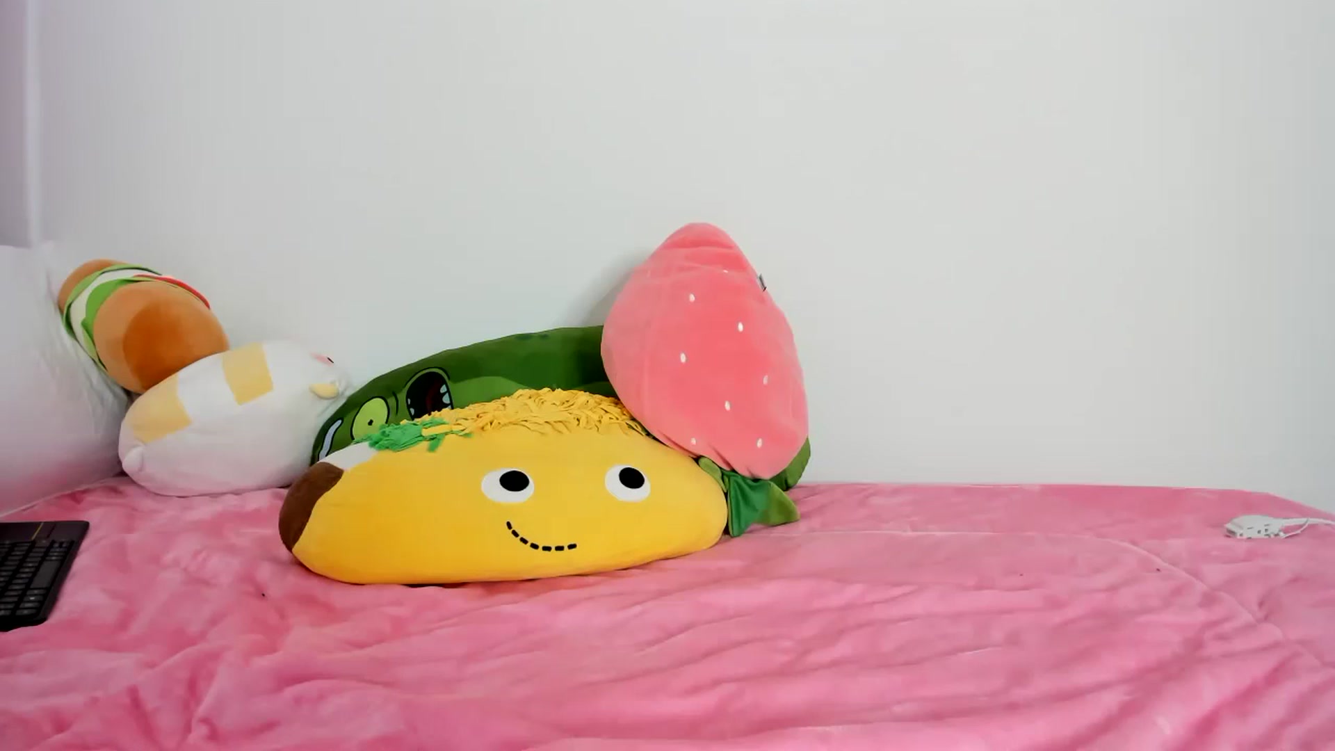 Gallery image thumbnail from Cherrycute666's myfreecams stream on, 01/13/2024, 06:05 image 12 of 20