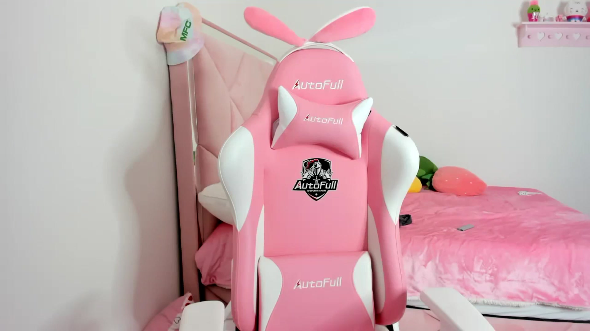 Gallery image thumbnail from Cherrycute666's myfreecams stream on, 01/13/2024, 09:07 image 19 of 20