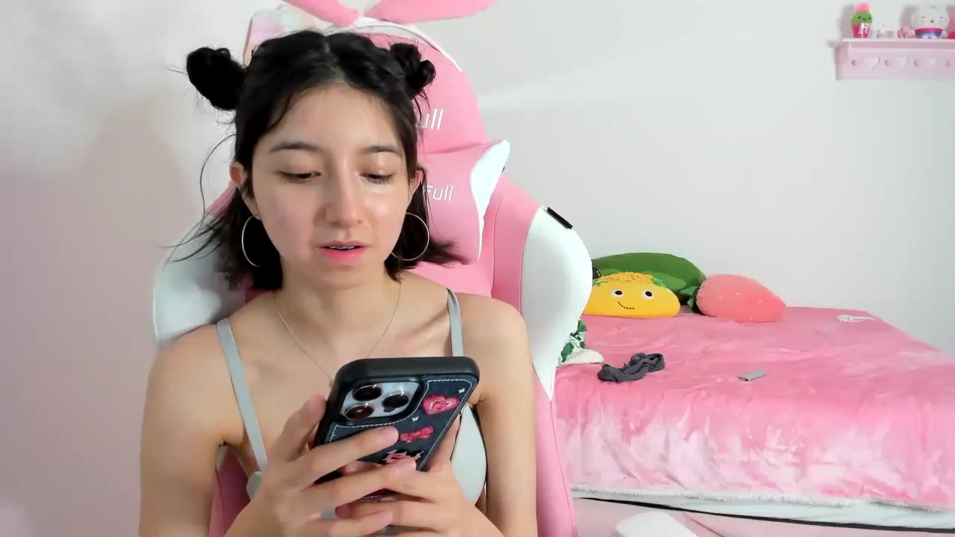Gallery image thumbnail from Cherrycute666's myfreecams stream on, 01/13/2024, 09:07 image 16 of 20