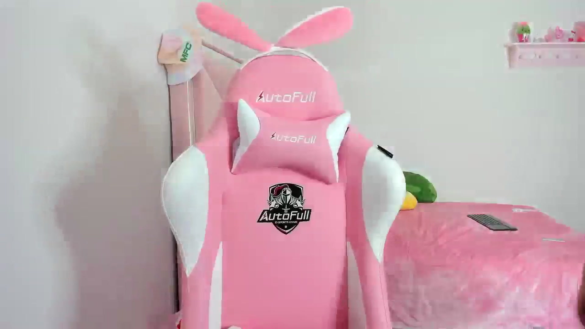 Gallery image thumbnail from Cherrycute666's myfreecams stream on, 01/13/2024, 10:42 image 4 of 20