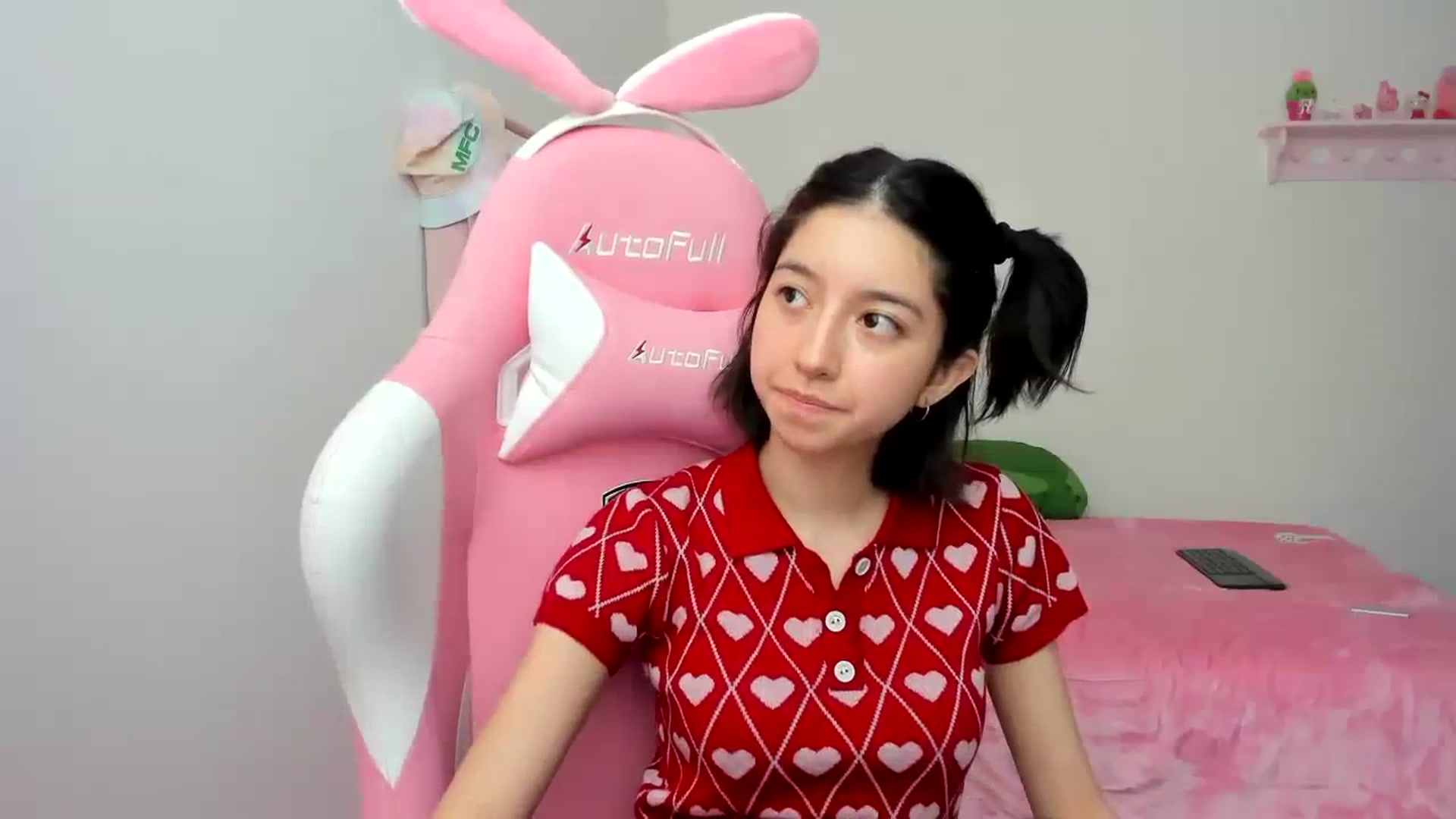 Gallery image thumbnail from Cherrycute666's myfreecams stream on, 01/13/2024, 21:37 image 3 of 20