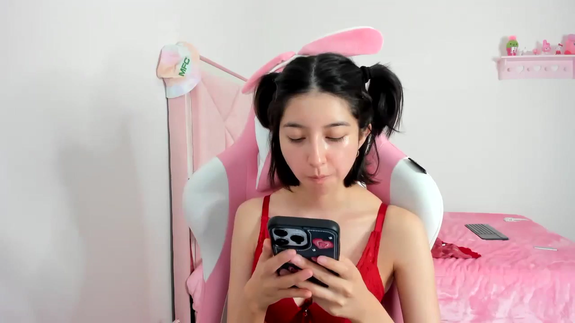 Gallery image thumbnail from Cherrycute666's myfreecams stream on, 01/14/2024, 24:00 image 5 of 20