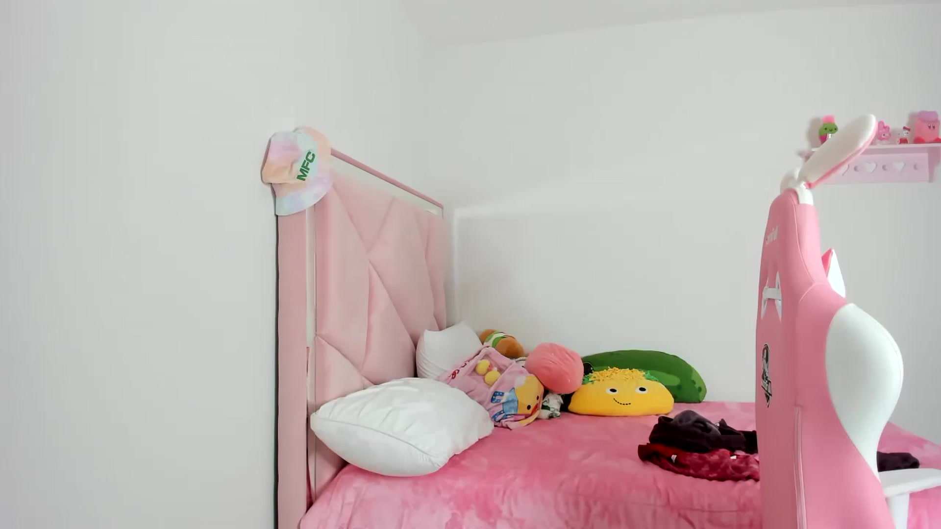 Gallery image thumbnail from Cherrycute666's myfreecams stream on, 01/14/2024, 24:45 image 18 of 20