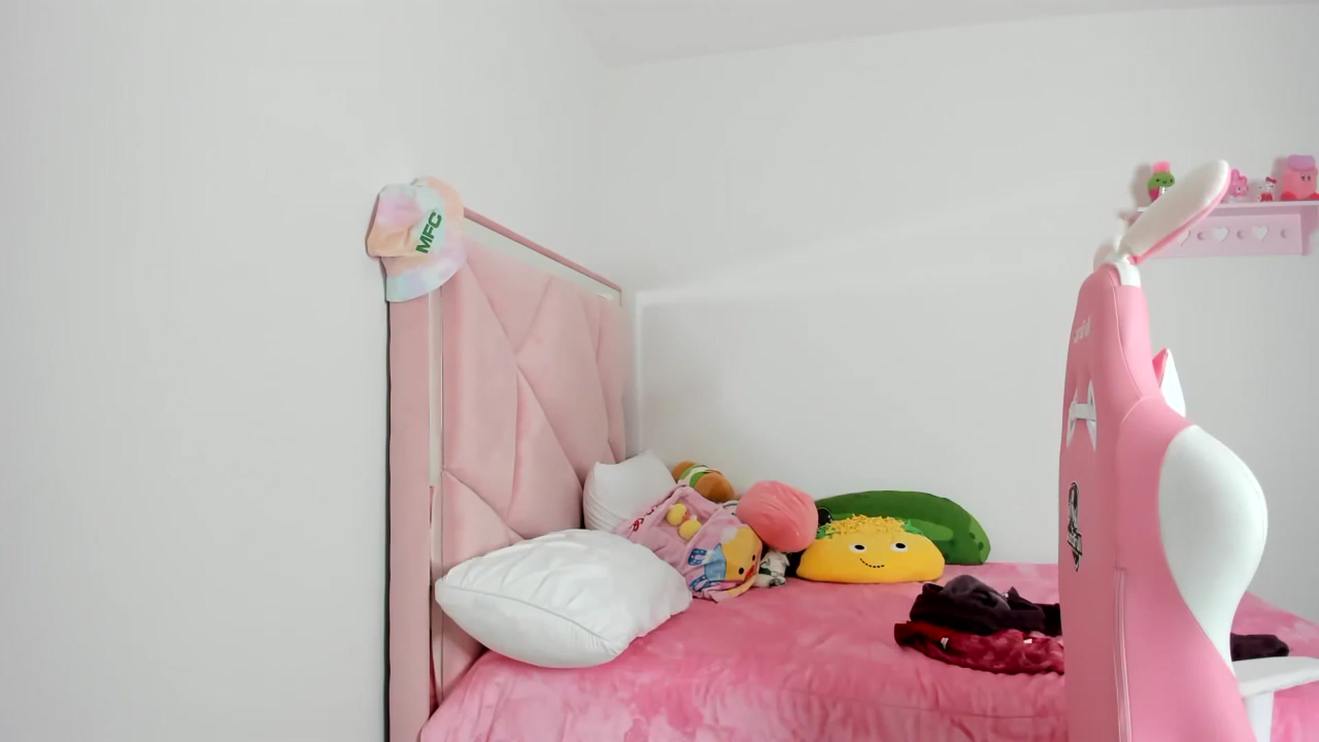 Gallery image thumbnail from Cherrycute666's myfreecams stream on, 01/14/2024, 24:45 image 16 of 20