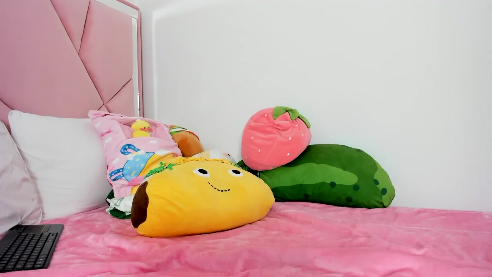 Gallery image thumbnail from Cherrycute666's myfreecams stream on, 01/14/2024, 04:55 image 18 of 20