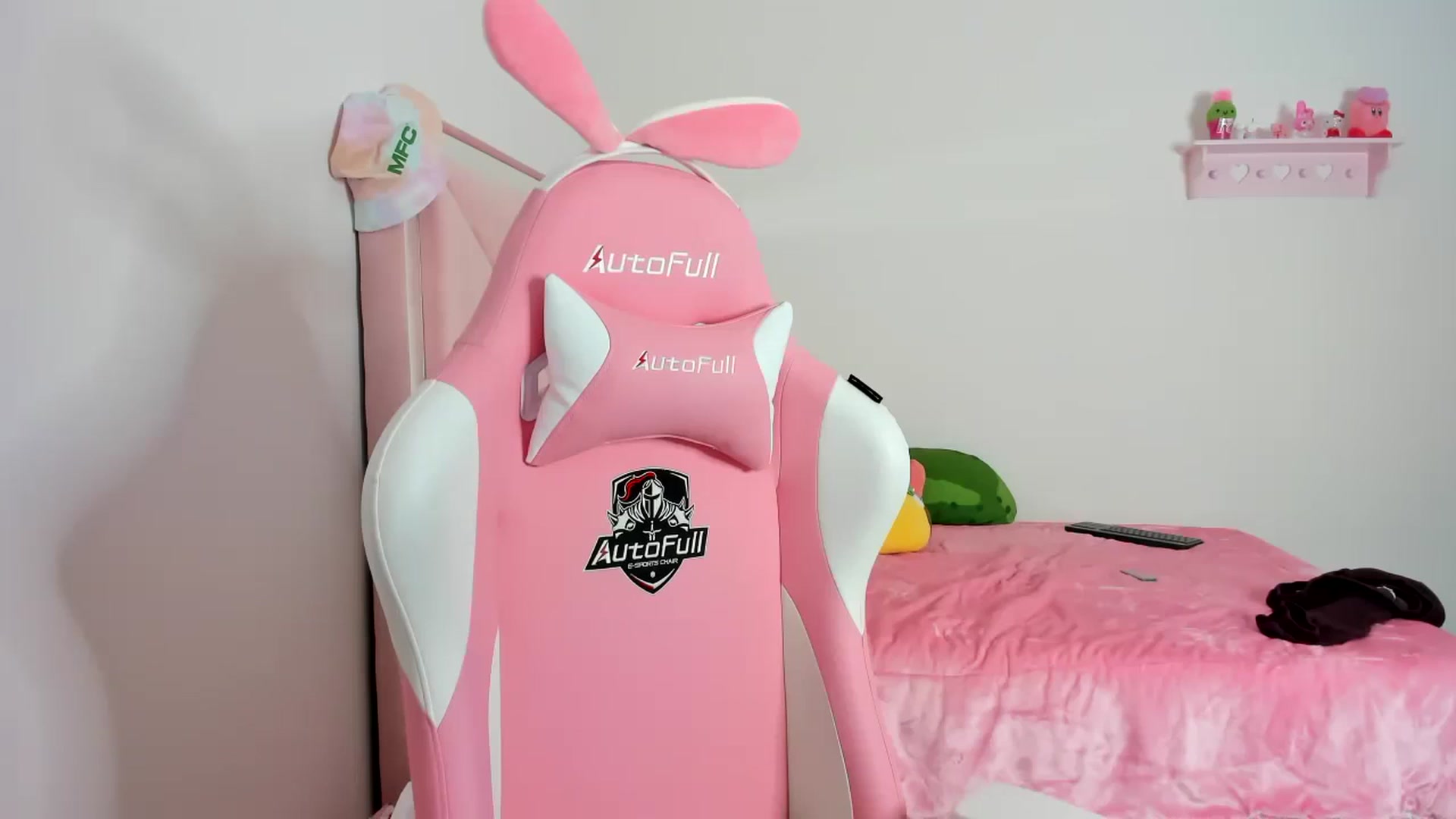 Gallery image thumbnail from Cherrycute666's myfreecams stream on, 01/14/2024, 11:48 image 5 of 20