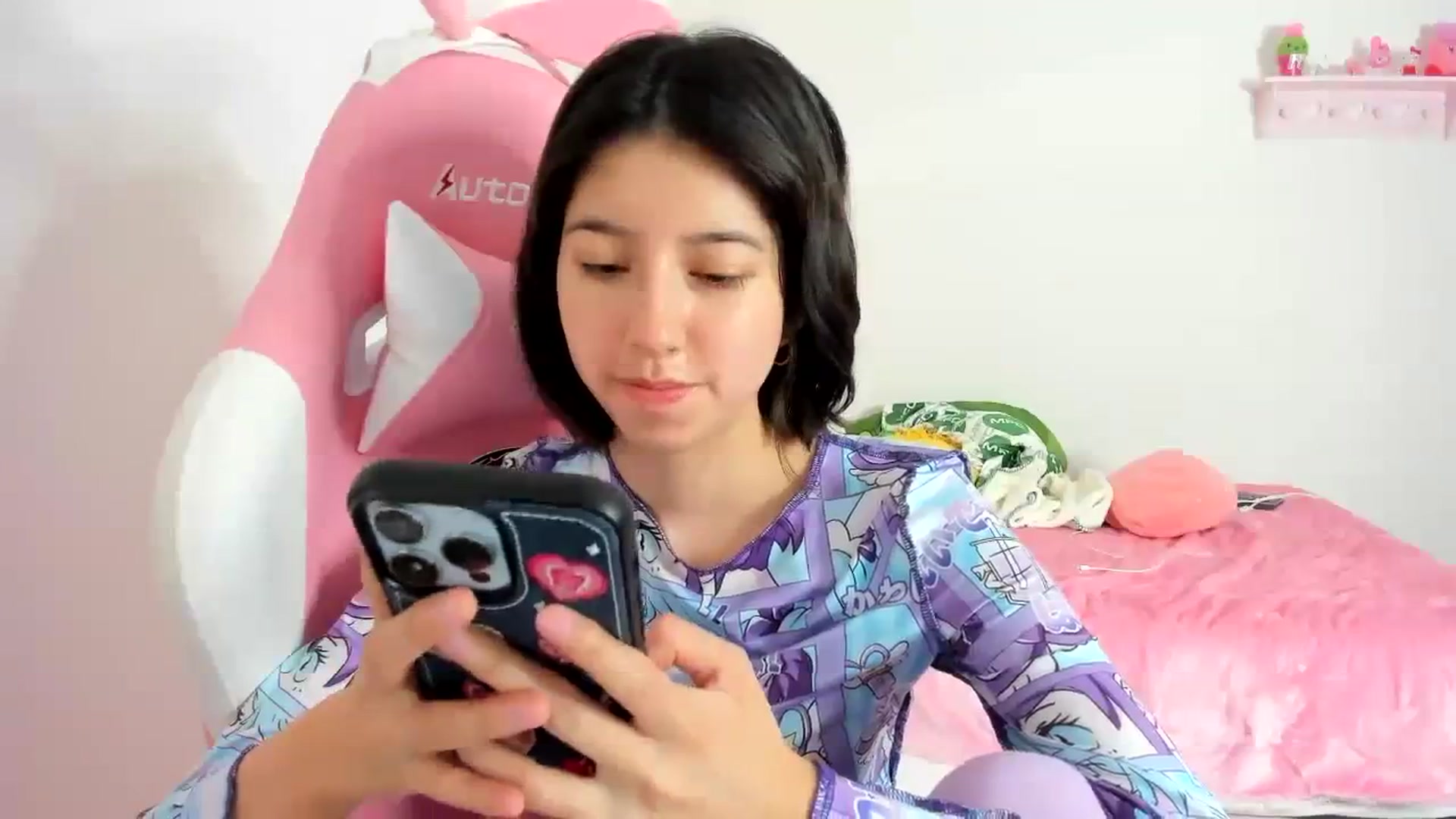 Gallery image thumbnail from Cherrycute666's myfreecams stream on, 01/15/2024, 01:09 image 17 of 20