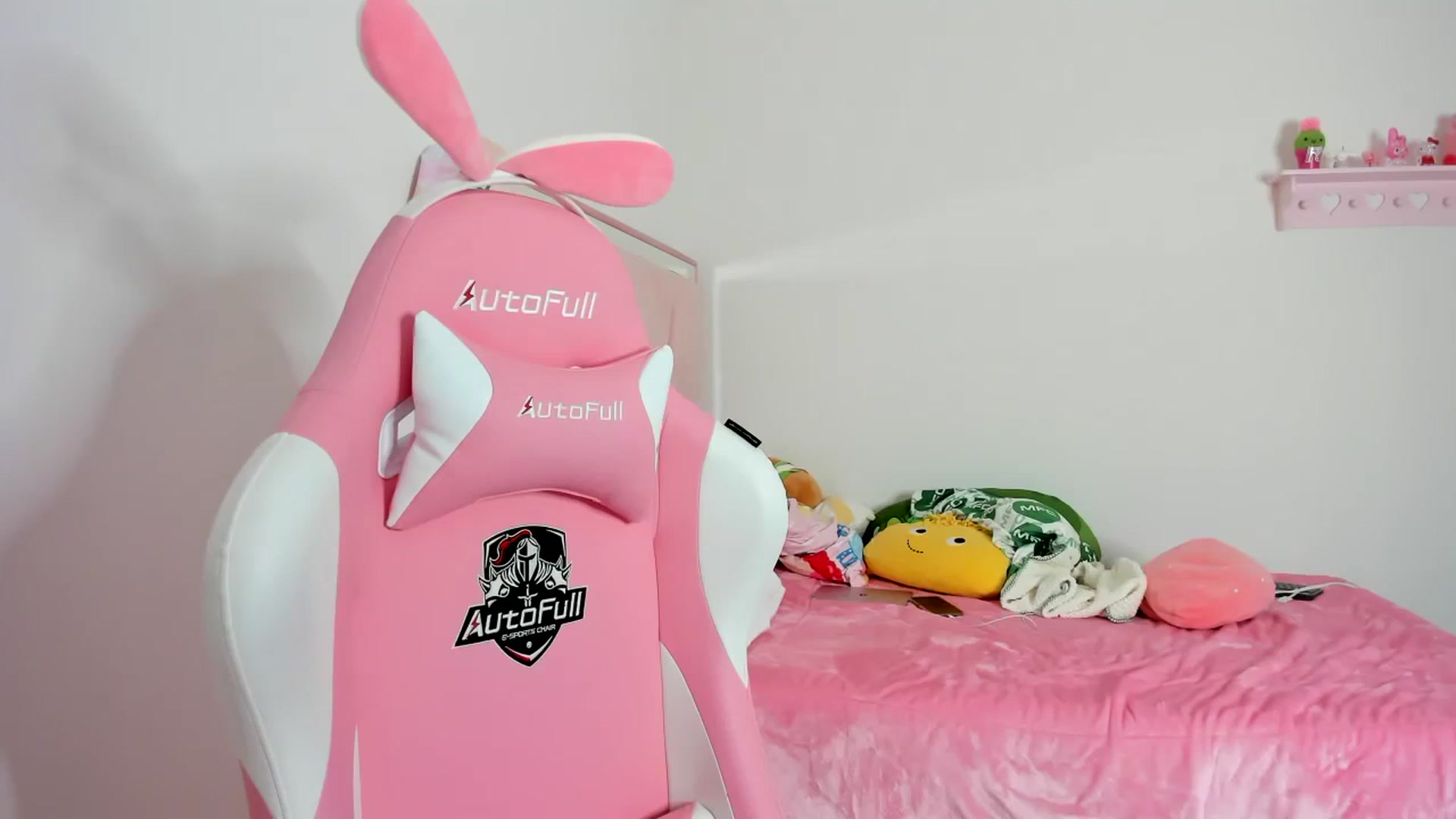 Gallery image thumbnail from Cherrycute666's myfreecams stream on, 01/15/2024, 01:09 image 1 of 20